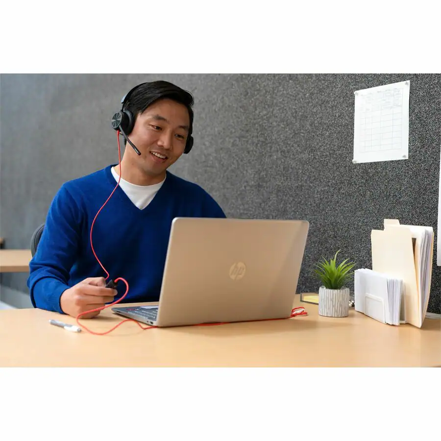 Alt View 4. HP - Poly Blackwire 8225 Stereo Microsoft Teams Certified USB-C Headset + USB-C/A Adapter - Microsoft Teams Certification - S - Black.