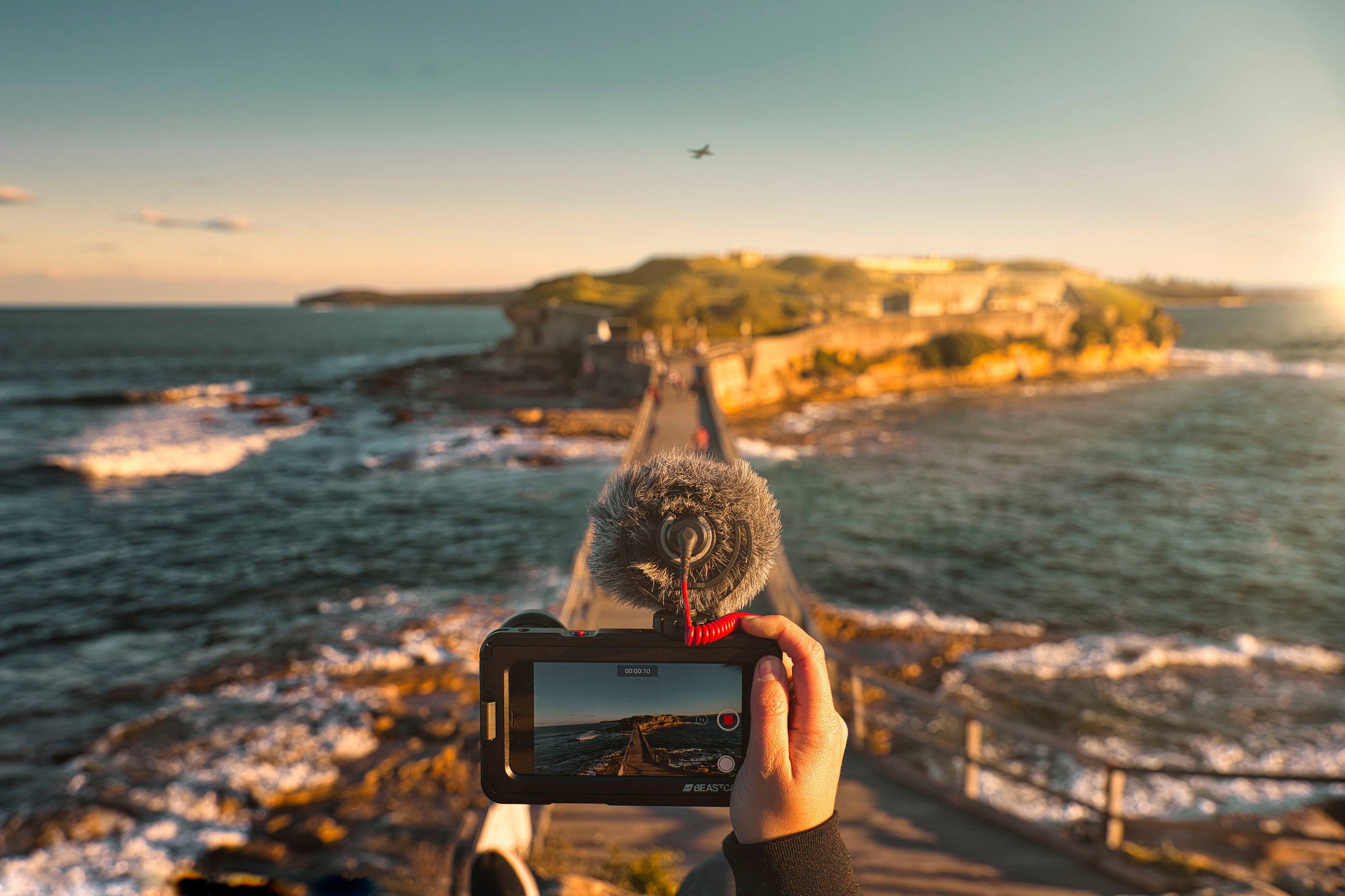 Alt View 18. RØDE - VIDEOMICRO Compact On-Camera Microphone - black.