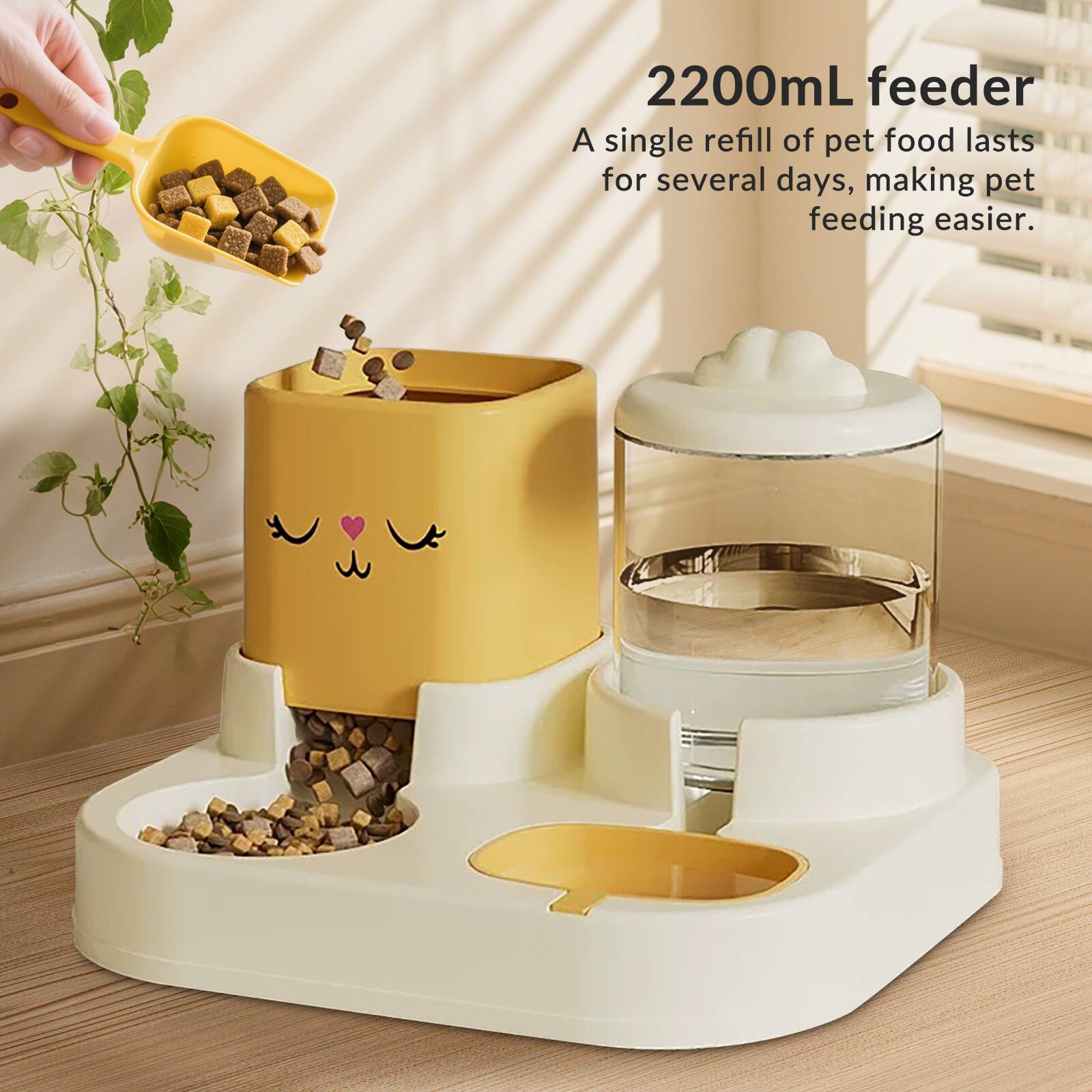 2200mL feeder  
A single refill of pet food lasts for several days, making pet feeding easier.