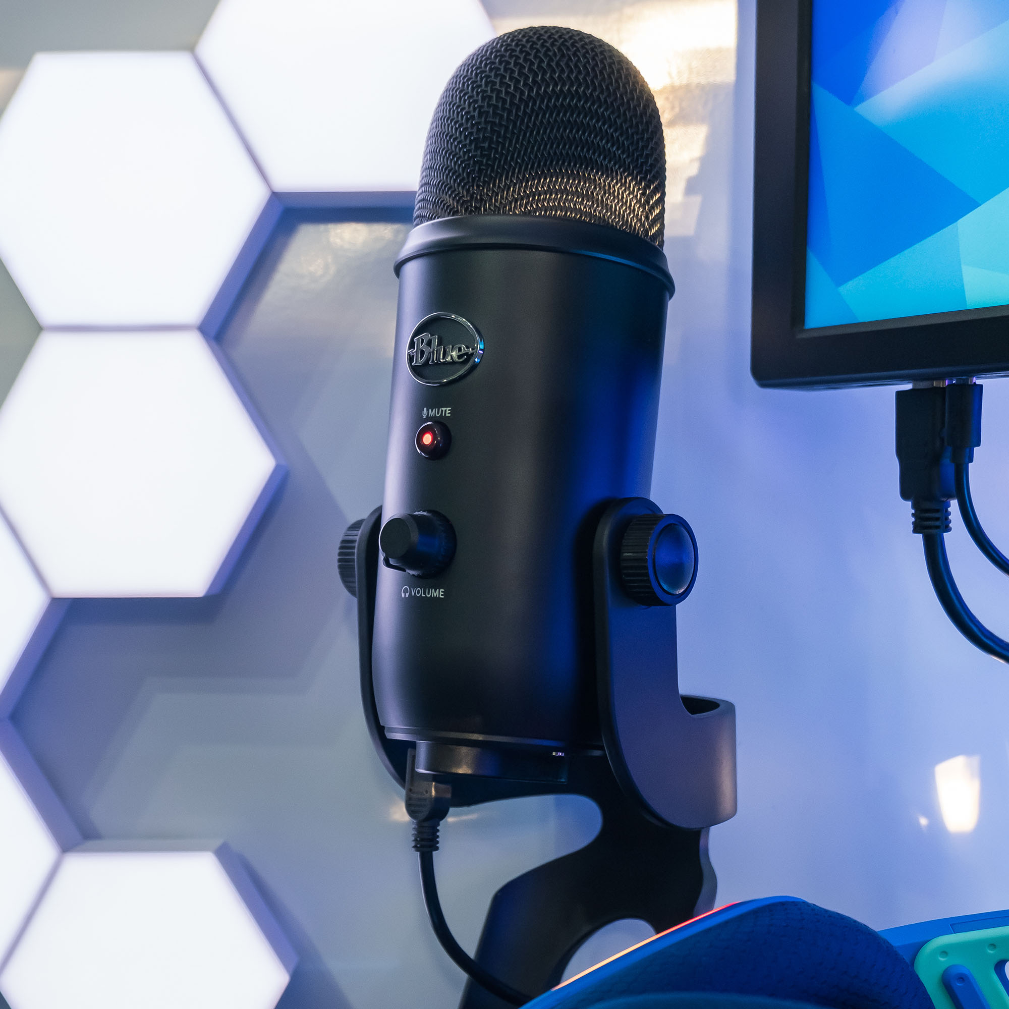 What Are the Best Accessories for the Blue Yeti Microphone?