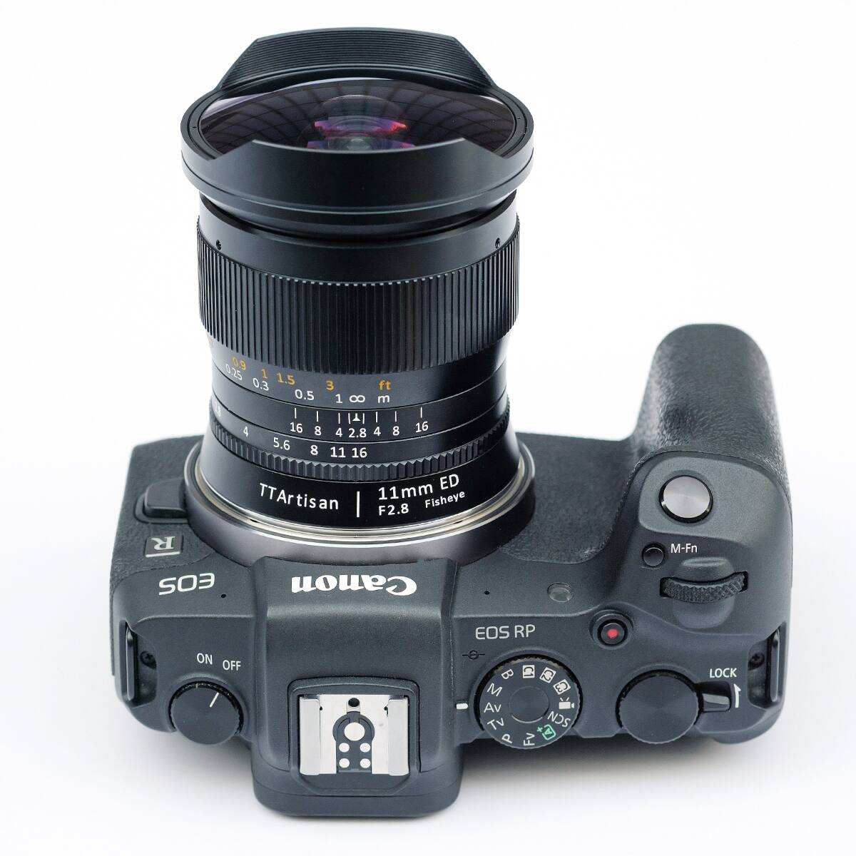 0.9 0.25 1.5 0.3 3 ft 0.5 1 8 m  
4 16 8 4 2.8 4 8 16 5.6 8 11 16  
11mm ED TTArtisan F2.8 Fisheye  
Canon EOS RP  
M-Fn ON OFF  
Av TV SCN Fv LOCK
