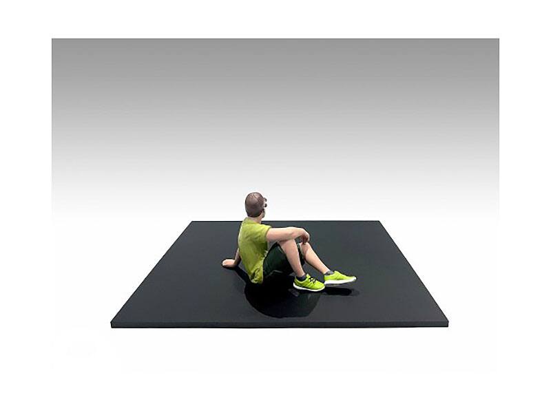 Left. American Diorama - "Figure24 Series 1" Figure 701 for 1/24 Scale Models by American Diorama - Multi.