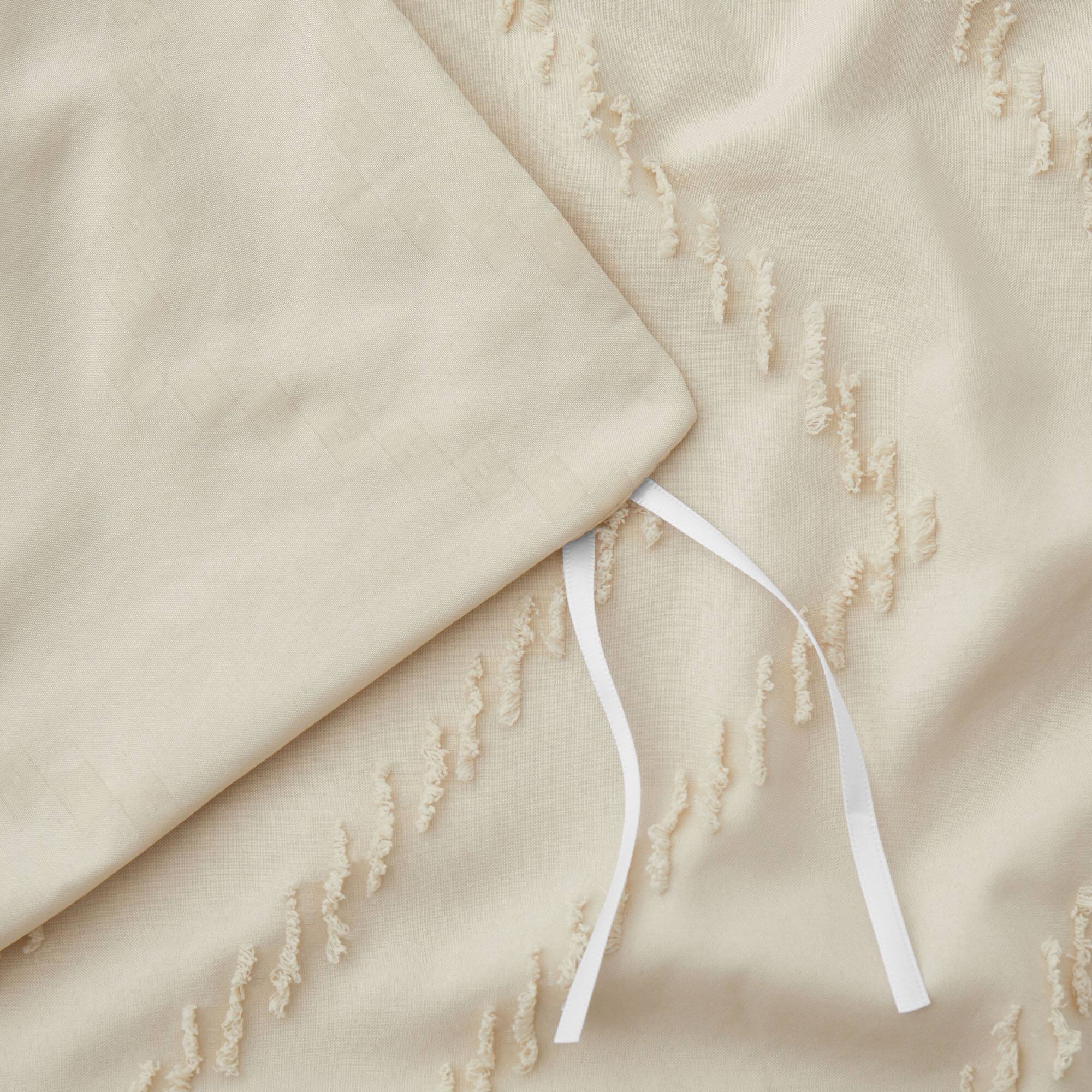 Angle. Peace Nest - Peace Nest Tufted Clipped Jacquard Geometric Duvet Cover & Pillowcase Set - Wave Cream.
