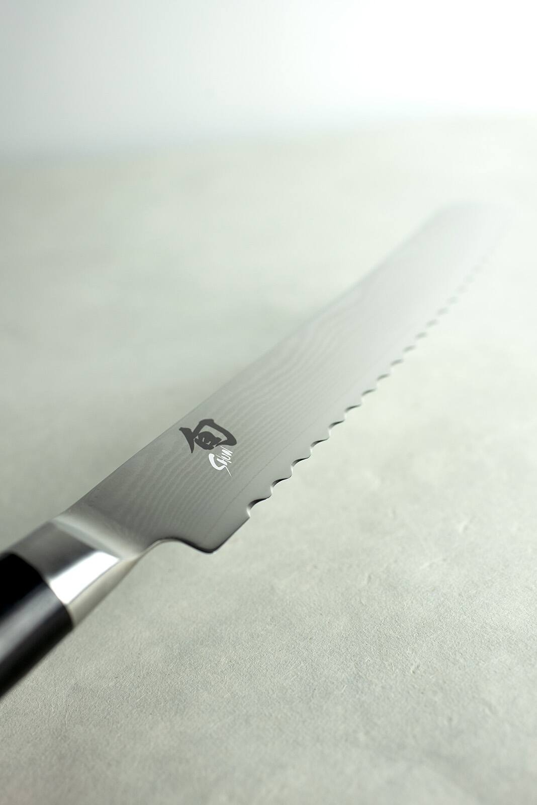 Alt View 2. Shun - Classic Bread Knife, 9 Inch - Black.