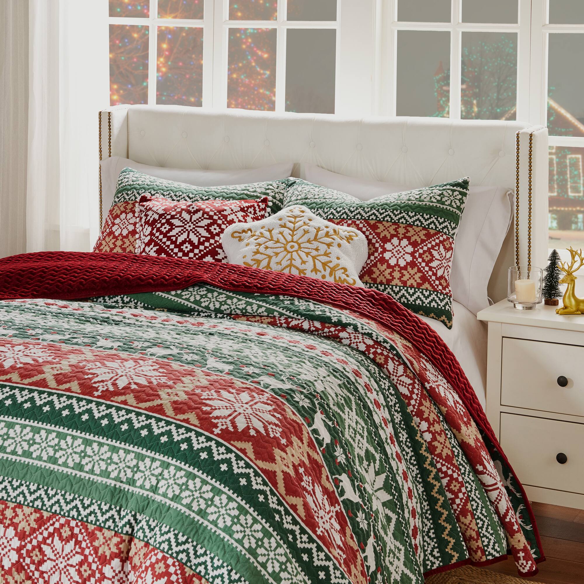 Angle. BreeBe - Fair Isle Quilt Set 3-Piece Full/Queen - Red.