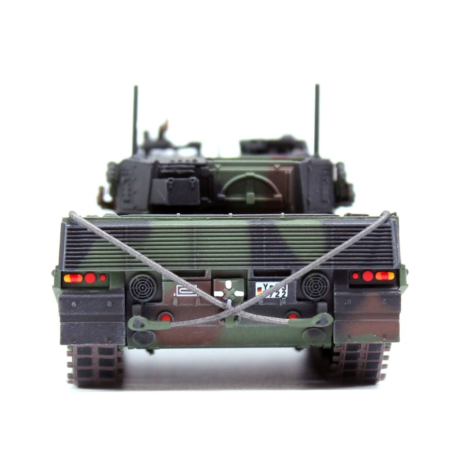 Alt View 3. Panzerkampf - Leopard 2A4 Main Battle Tank "West Germany" (1988) West German Army "Armor Premium" Series 1/72 Model by Panzerkampf.