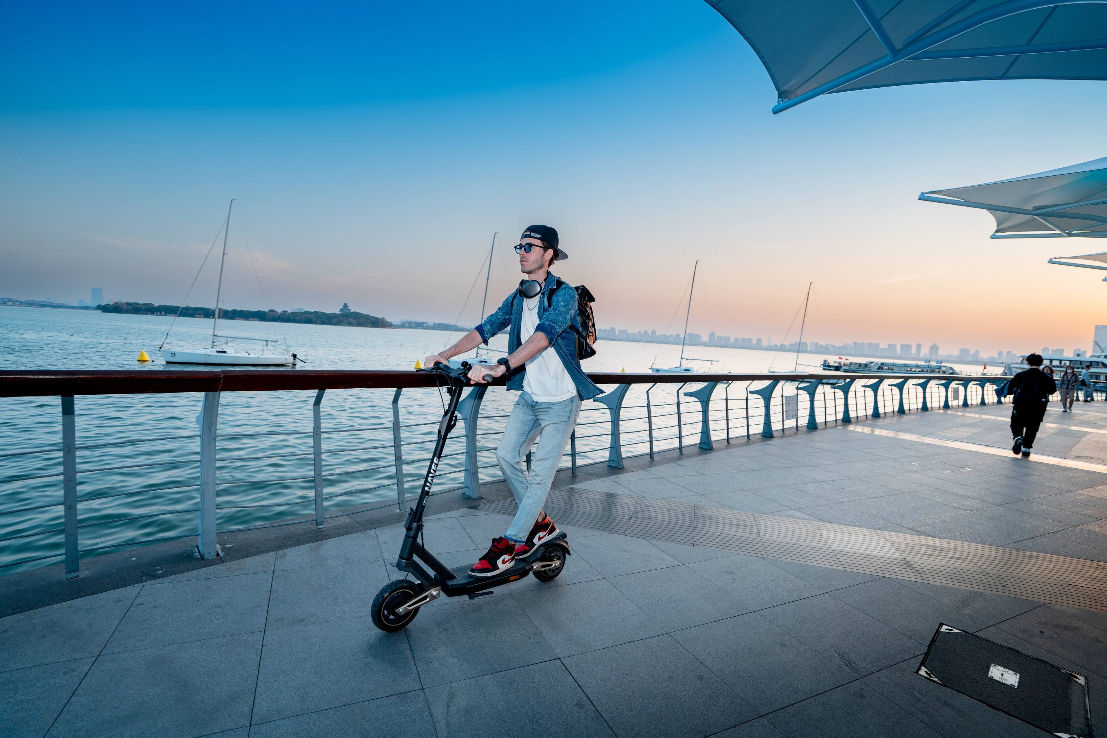 Alt View 21. NAVEE - ST3 Electric Scooter w/37.3 miles Max Operating Range & 24.9 mph Max Speed - Black.