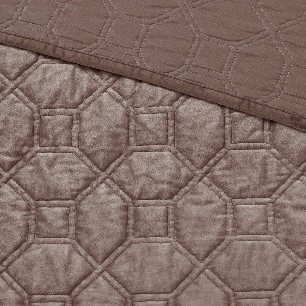 Alt View 5. Gracie Mills - Gracie Mills Gayle 3-Piece Casual Geometric Velvet Quilt Set - Taupe.