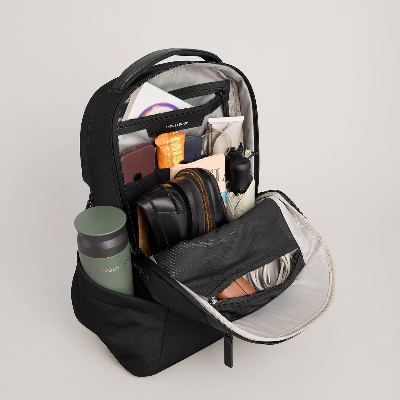 TROUBADOUR  
TROUBADOUR  
TROUBADOUR