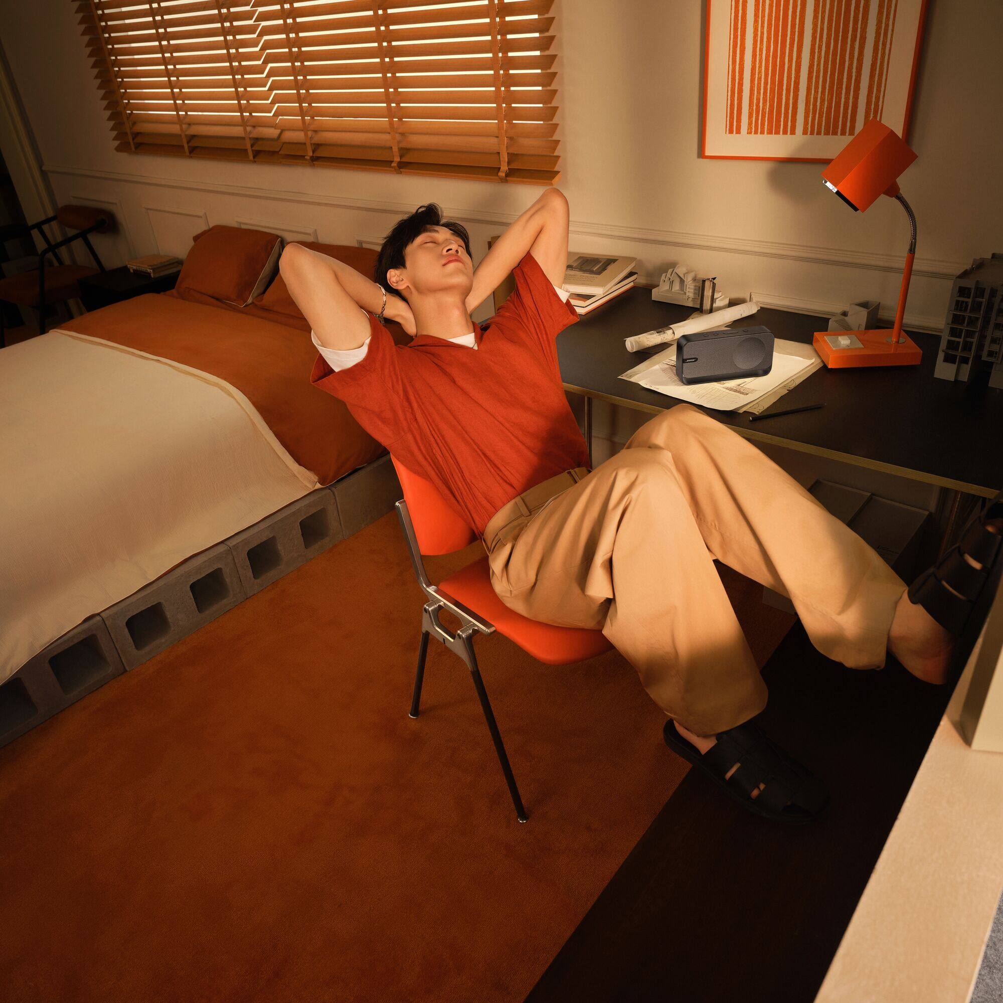 Alt View 4. Bose - SoundLink Home Portable Bluetooth Speaker - Cool Gray.