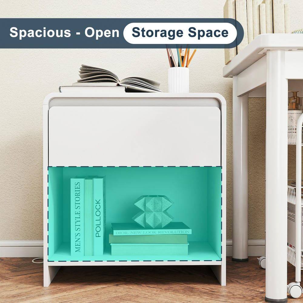 Spacious - Open Storage Space

MEN'S STYLE STORIES  
POLLOCK  
DIOR NEW LOOK REVOLUTION