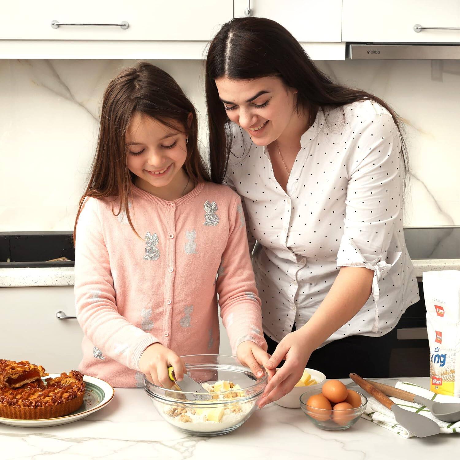 The text on the image reads:

"2 enca"

This appears to be part of a brand or product name, likely "2 enca."