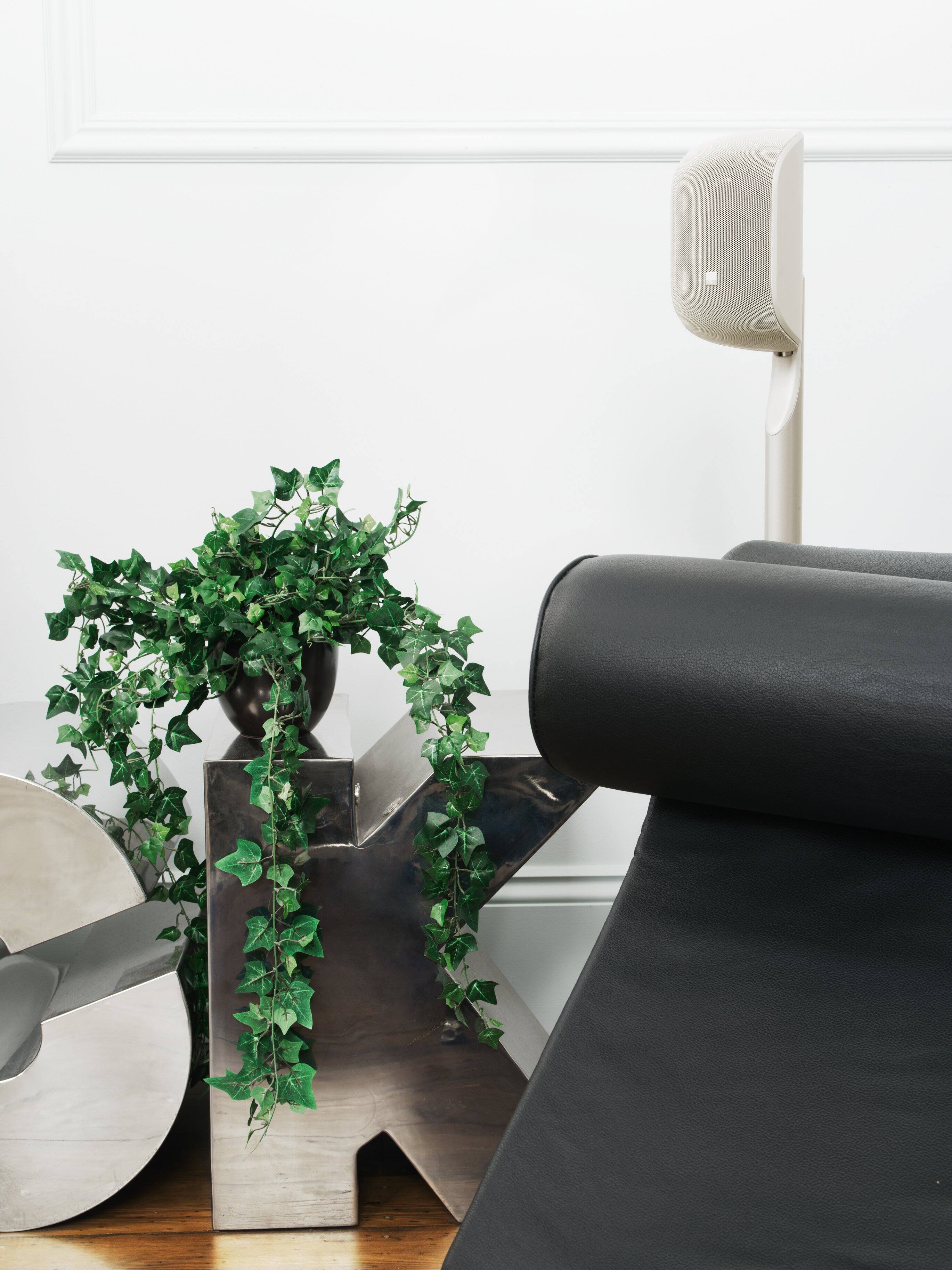 Left. Bowers & Wilkins - M1 Speaker Stands (2-Pack) - White.