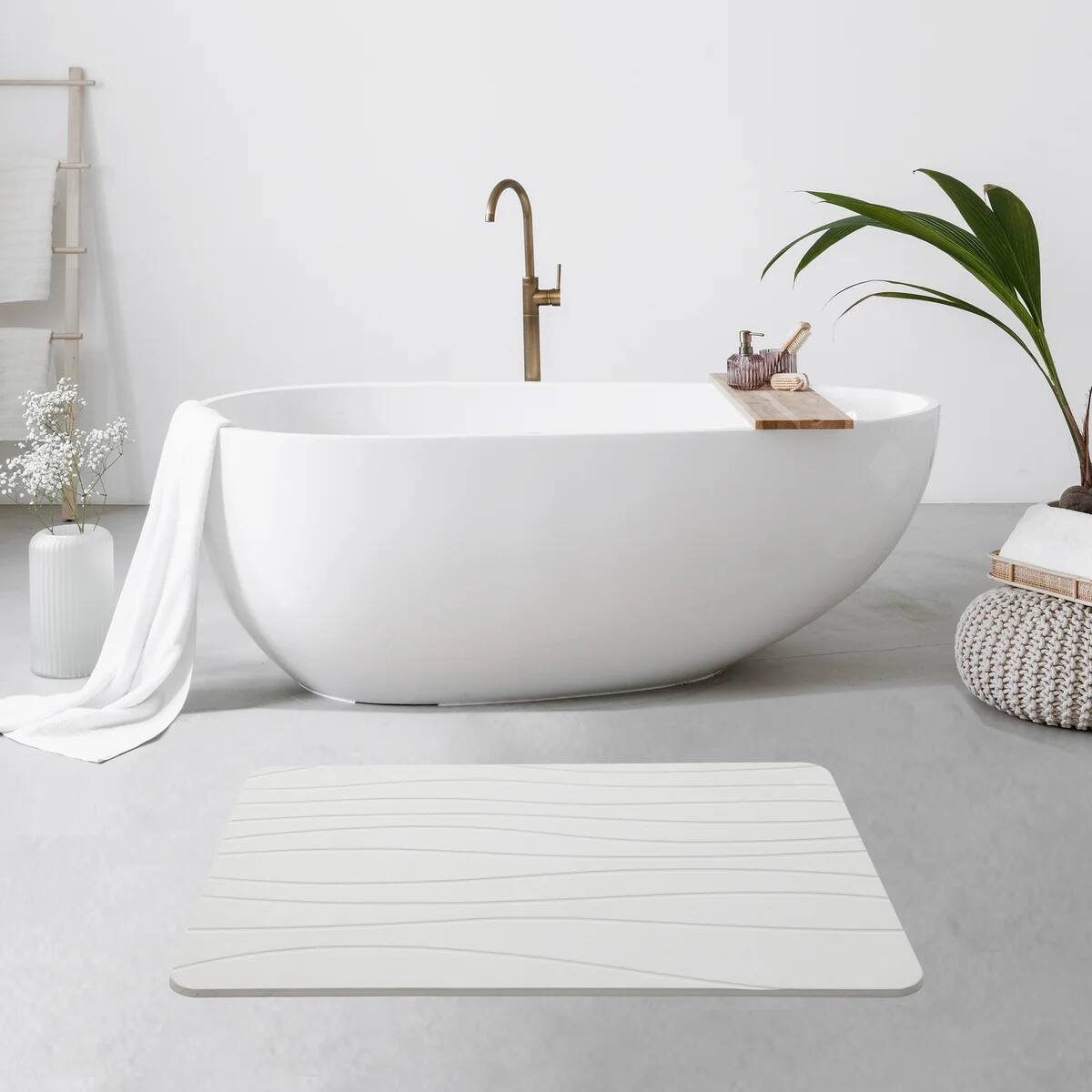 Back. J&V TEXTILES - 24'' x 15'' Diatomaceous Quick-Drying Stone Bath Mat - WHITE.