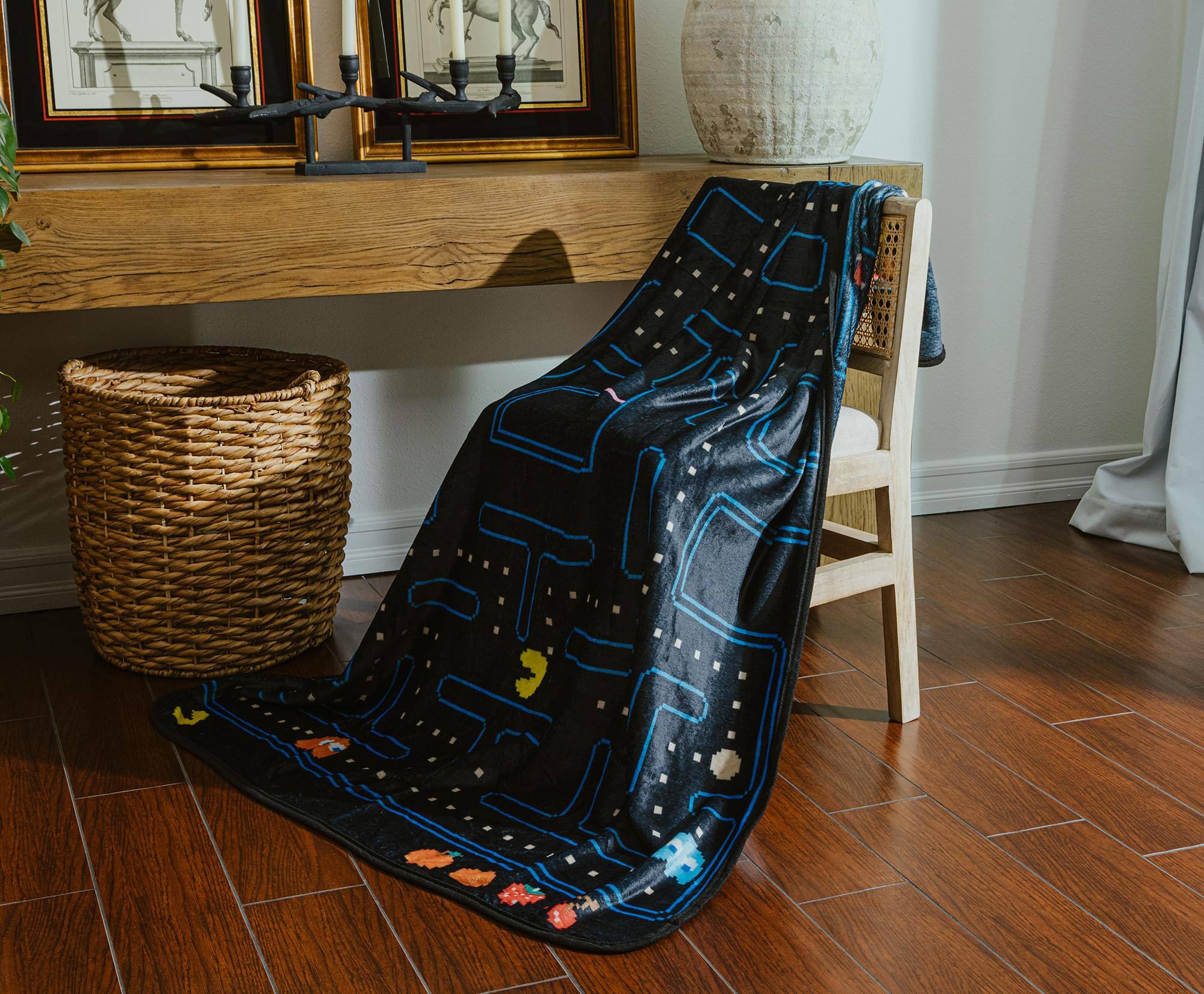 Alt View 5. Toynk - PAC-MAN Classic Maze 45 x 60 Inch Throw Blanket - Black/Yellow.