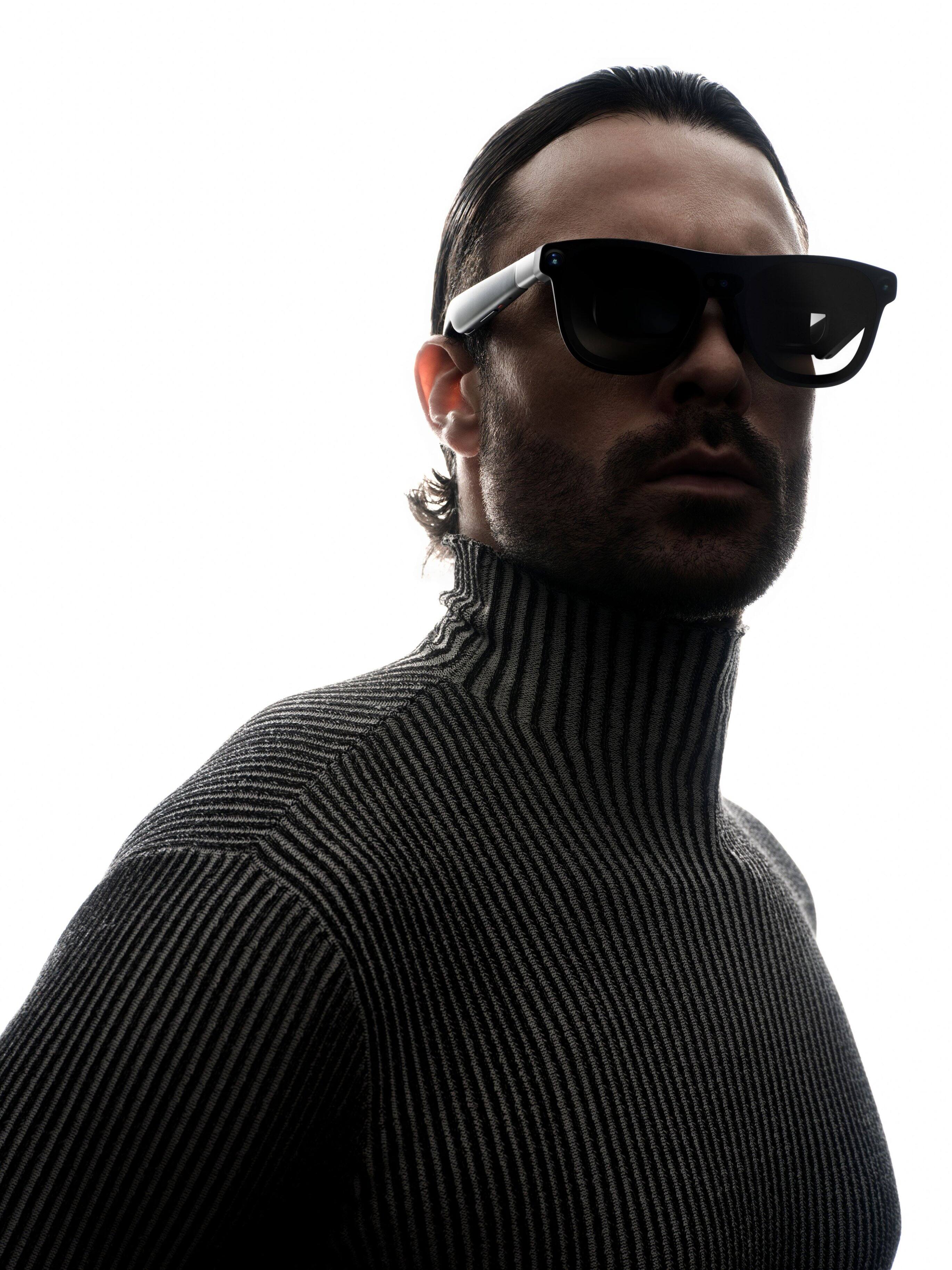 Alt View 1. XREAL - XREAL AURA 16G/512G L - Black & Grey.