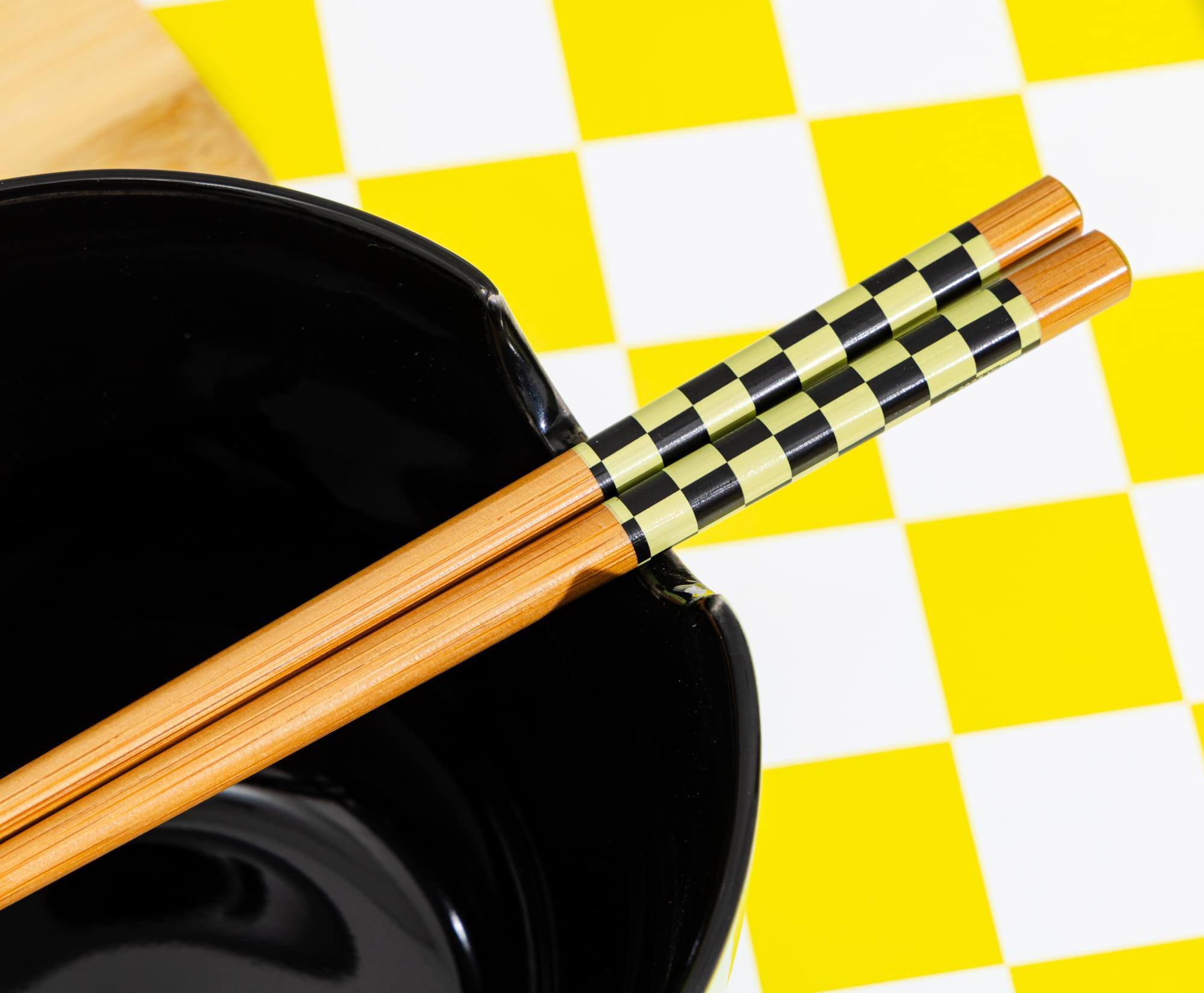 Alt View 6. Silver Buffalo - Invader Zim GIR Ceramic Ramen Bowl, Chopstick, and Spoon Set - Green.