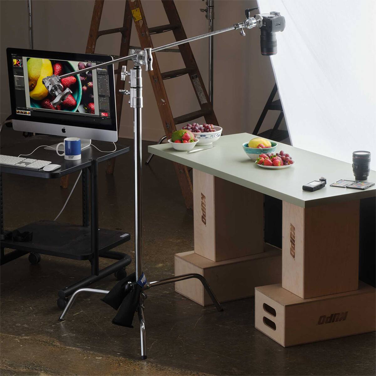 Alt View 2. Kupo - Kupo 40" Master C-Stand with Turtle Base Overhead Shooting Kit 2.