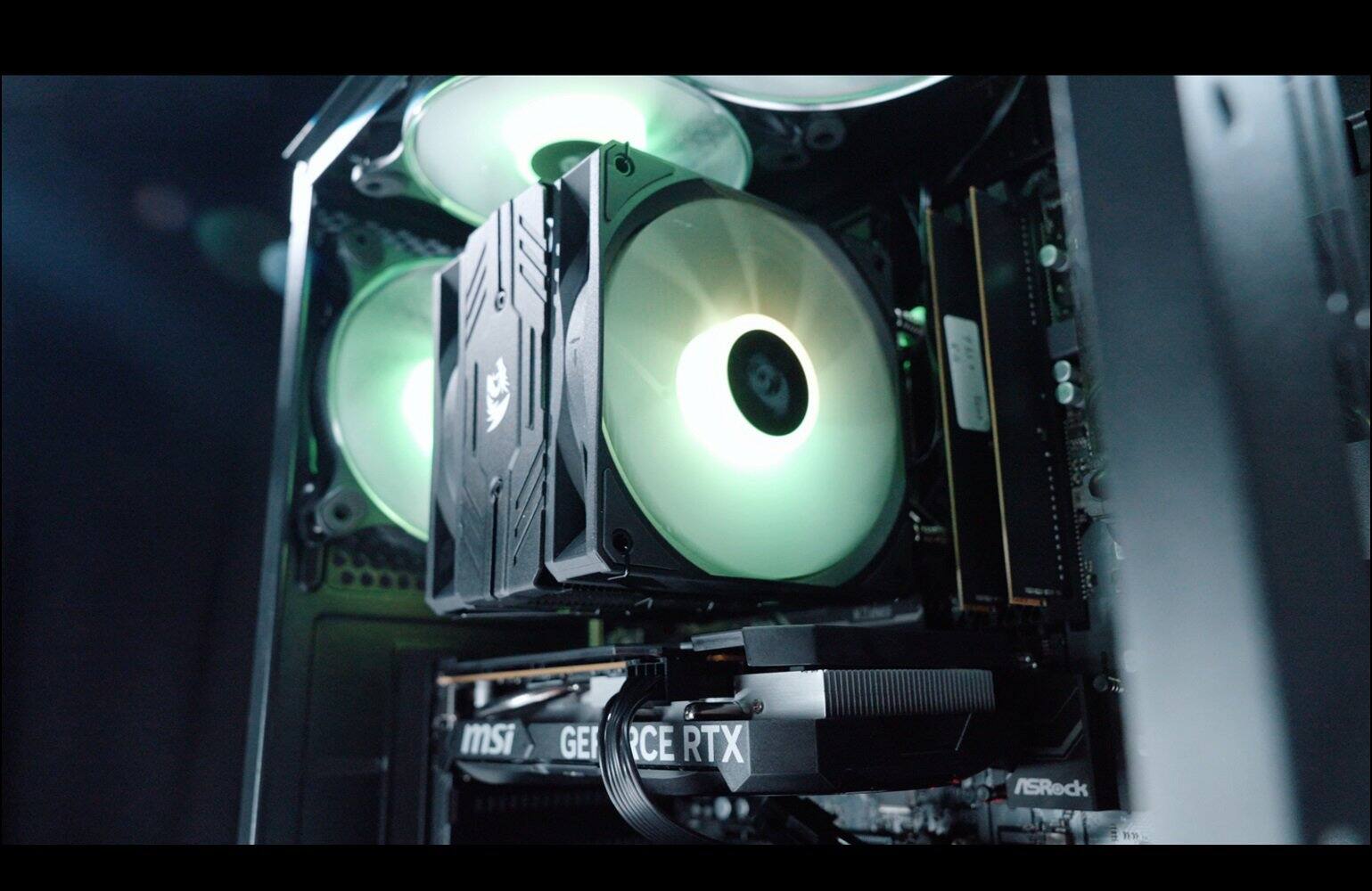 The text on the image is: "msi GEI RCE RTX /SRock". 

Corrected and grouped: "msi GEI RCE RTX / SRock".