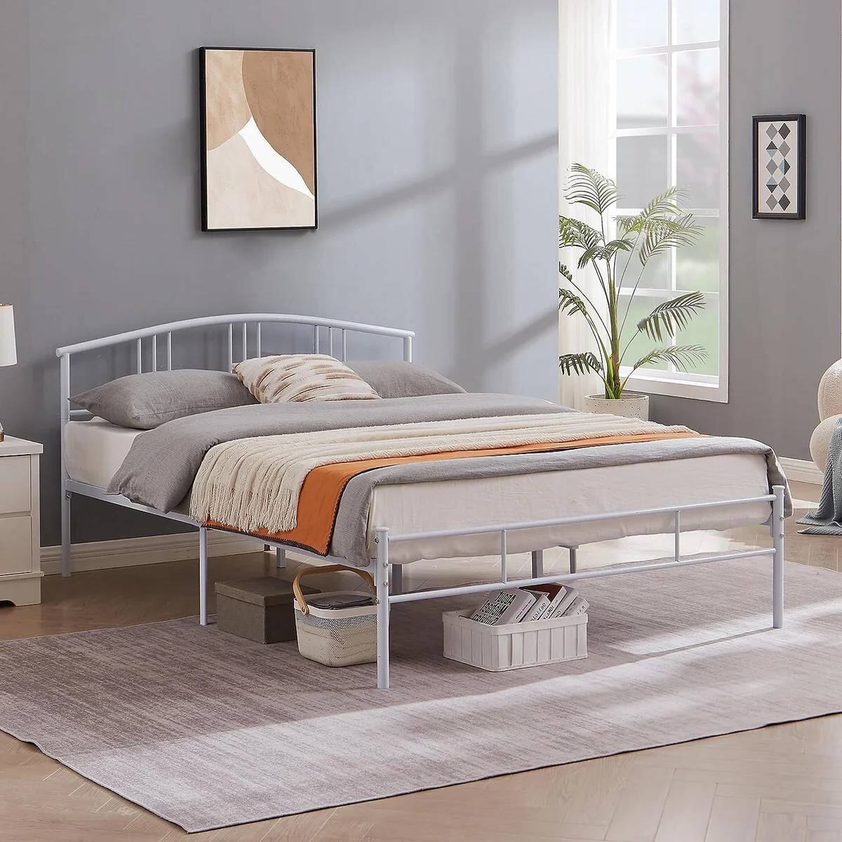 Angle. Hivvago - Hivvago Queen size Metal Platform Bed Frame with Arched Headboard - White.
