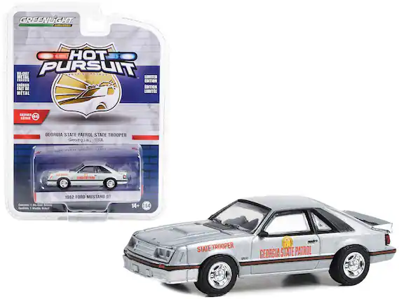 GREENLIGHT collectibles
HOT PURSUIT
SERVE & PROTECT
LIMITED EDITION
EDITION LIMITÉE
DIE-CAST METAL
CHASSIS
CHASSIS EN MÉTAL
SERIES 44
SÉRIE 44
GEORGIA STATE PATROL STATE TROOPER
Georgia, USA
1982 FORD MUSTANG GT
Contains: 1 Die-Cast Vehicle
Contient: 1 Modèle Réduit
14+
1:64
STATE TROOPER
GEORGIA STATE PATROL