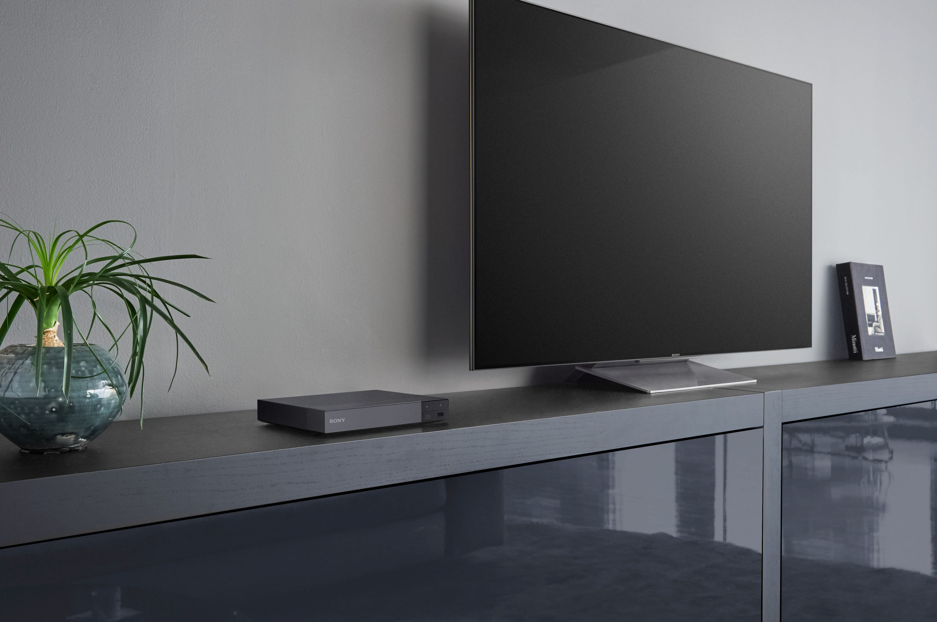 Sony BDP-S6700 Streaming 4K Upscaling Wi-Fi Built-In Blu-ray