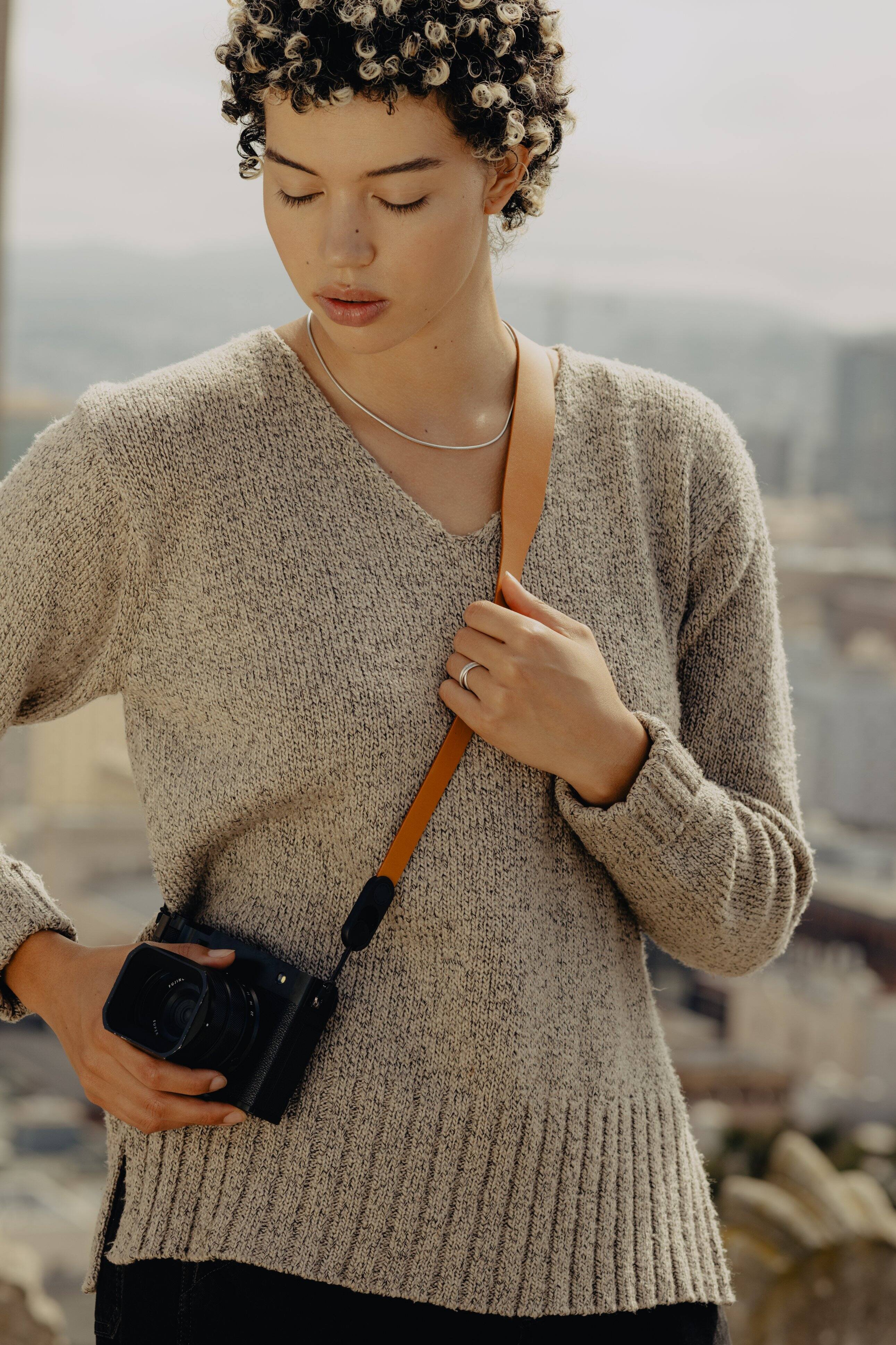 Left. Peak Design - Form Leather Camera Strap Short Amber - Amber.