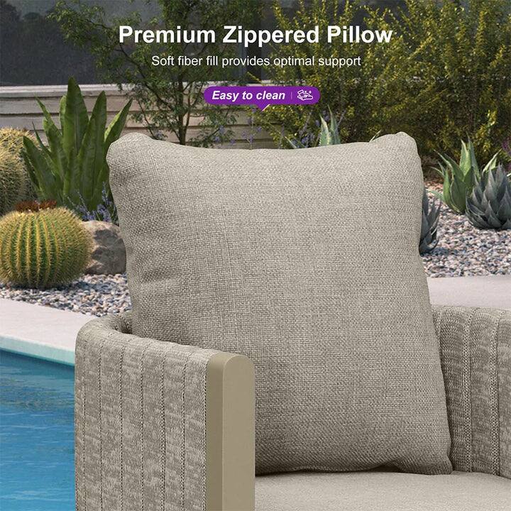 Premium Zippered Pillow  
Soft fiber fill provides optimal support  
Easy to clean