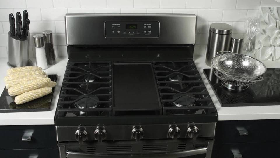 Edge-To-Edge Gas Cooktop