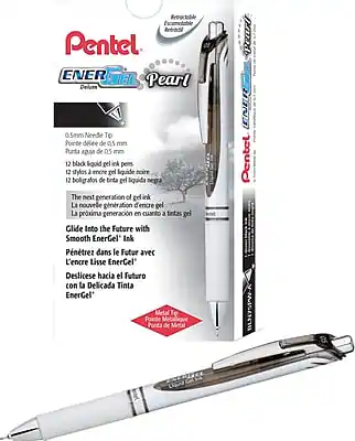 Pentel ENERGEL Pearl Deluxe
0.5mm Needle Tip
Punta de delgada de 0.5 mm
Punta aguda de 0.5 mm
12 black liquid gel ink pens
12 stylos à encre gel liquide noire
12 bolígrafos de tinta gel líquida negra
The next generation of gel ink
La nouvelle génération d'encre gel
La próxima generación en cuanto a tintas gel
Glide into the Future with Smooth EnerGel' Ink
Pénétrez dans le Futur avec L'encre Lisse EnerGel'
Deslícese hacia el Futuro con la Delicada Tinta EnerGel'
Metal Tip
Punta Metal
Punta de Metal