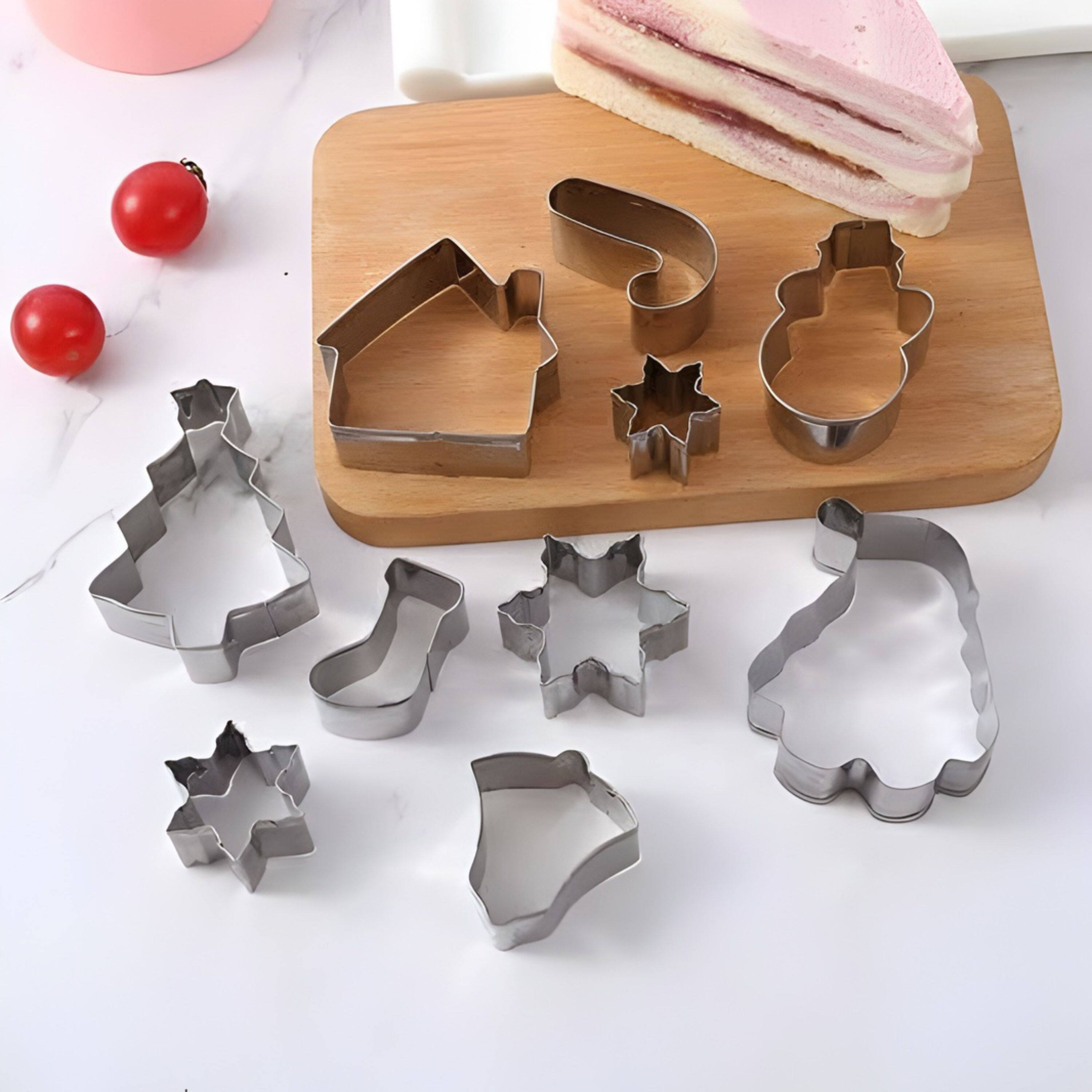 Back. Kitcheniva - Christmas Cookie Cutter Variety Pack - Christmas Tree, Santa, Gingerbread Man, Snowman, Reindeer.