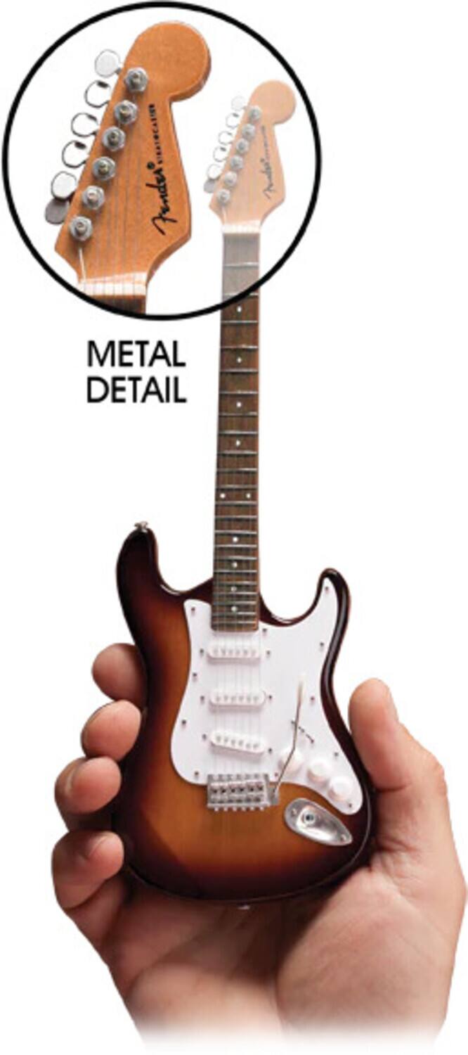 0000 Fender: METAL DETAIL