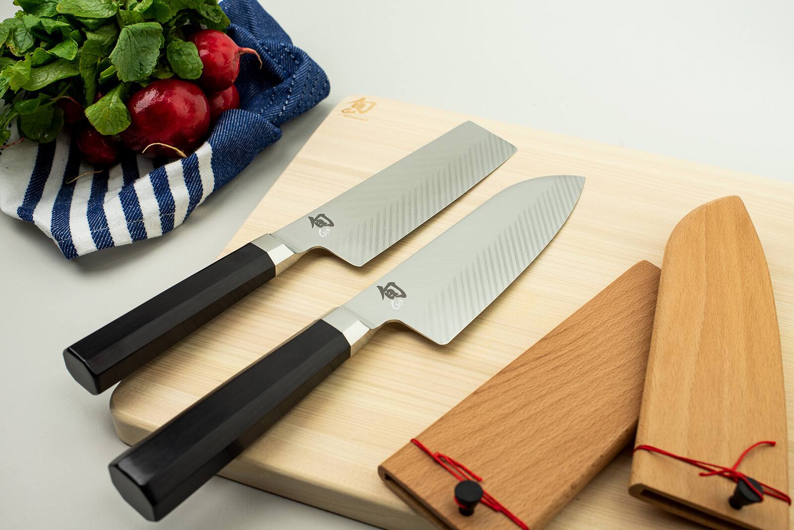 Alt View 5. Shun - Dual Core 7-Inch Santoku Knife w/Saya - Black.