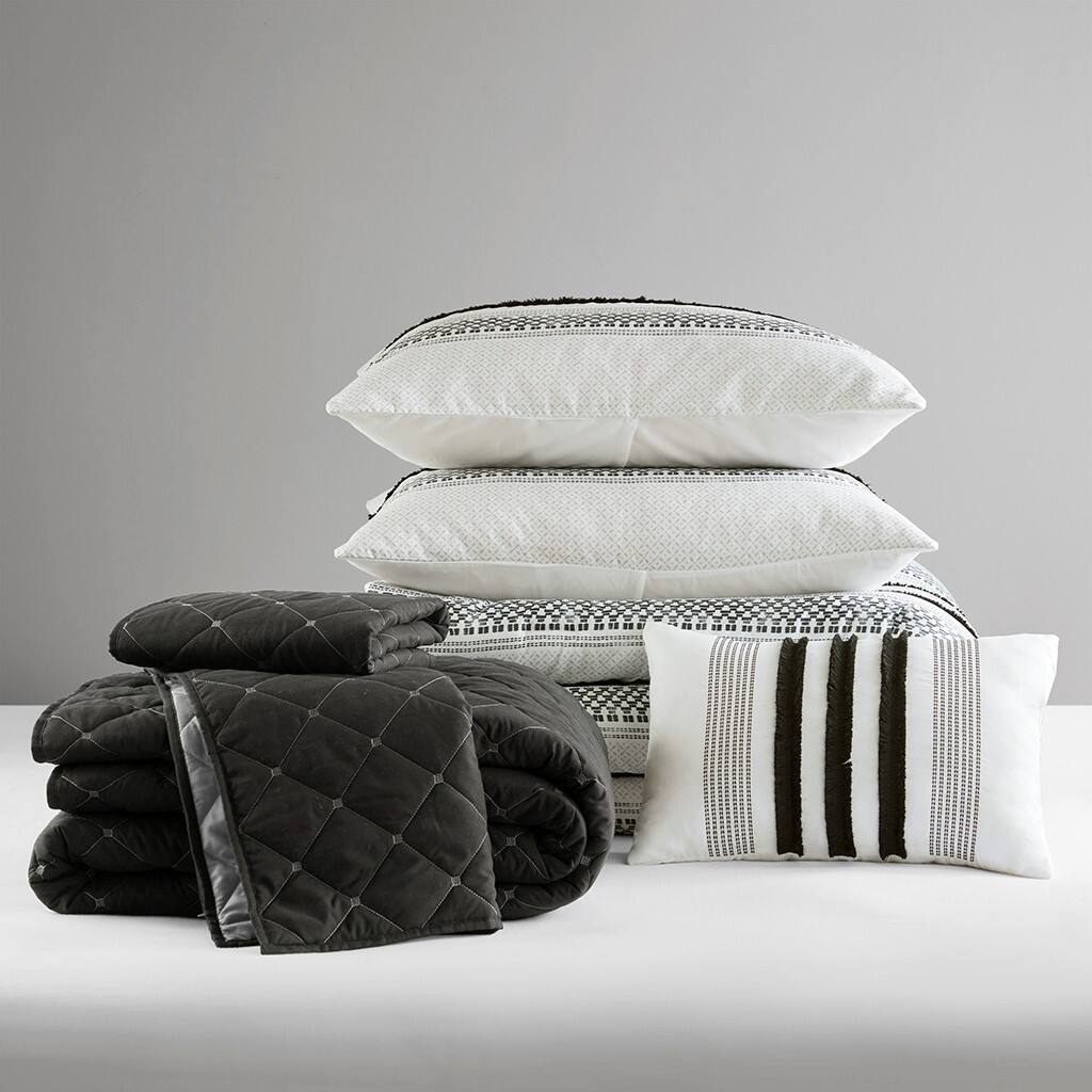 Alt View 3. Gracie Mills - Gracie Mills 7-Piece Siena Comforter/Quilt Set - Black.