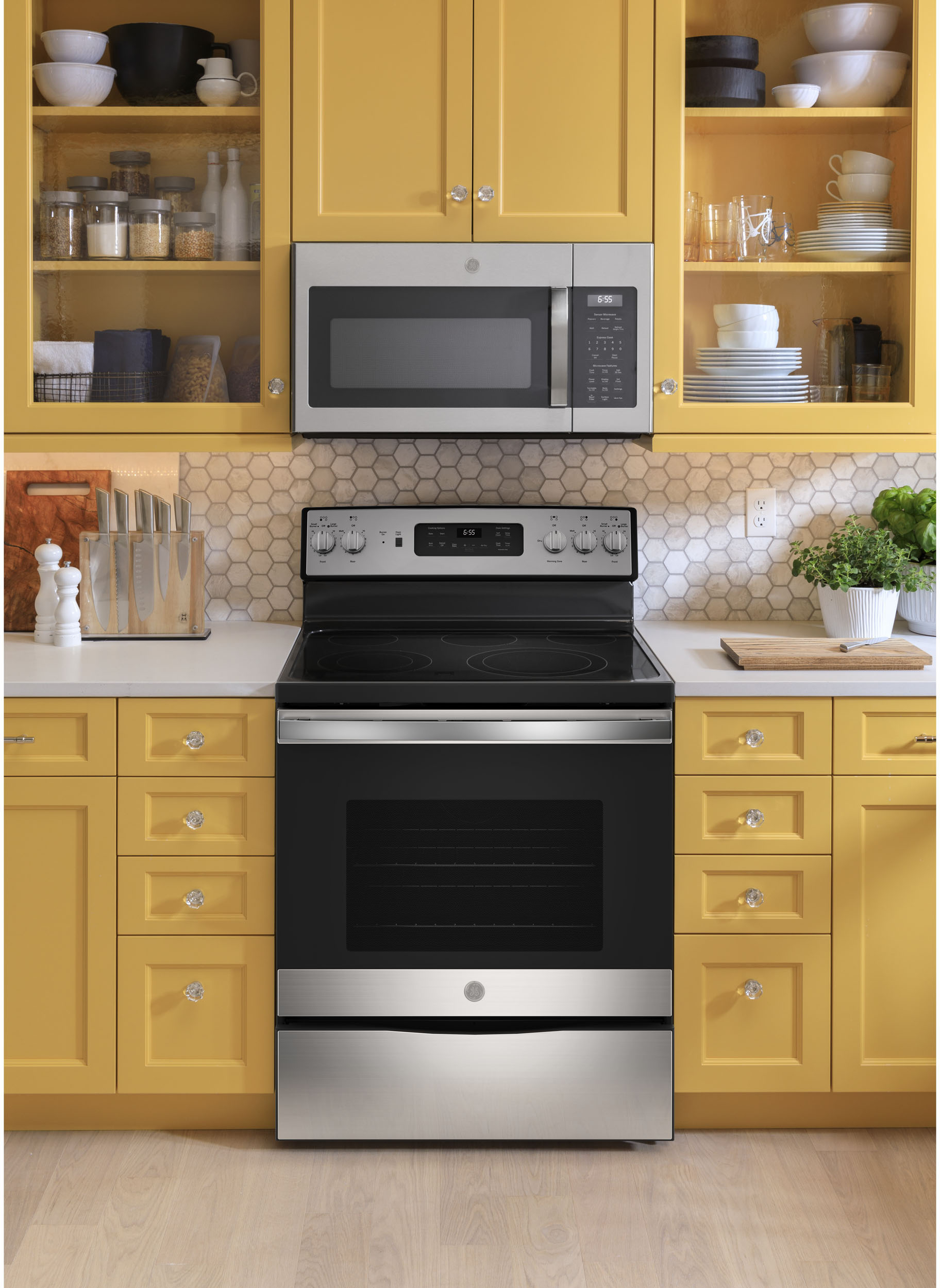 GE Appliances JB625RKSS 30 Free-Standing Electric Range with Power Boil  Element, Furniture and ApplianceMart