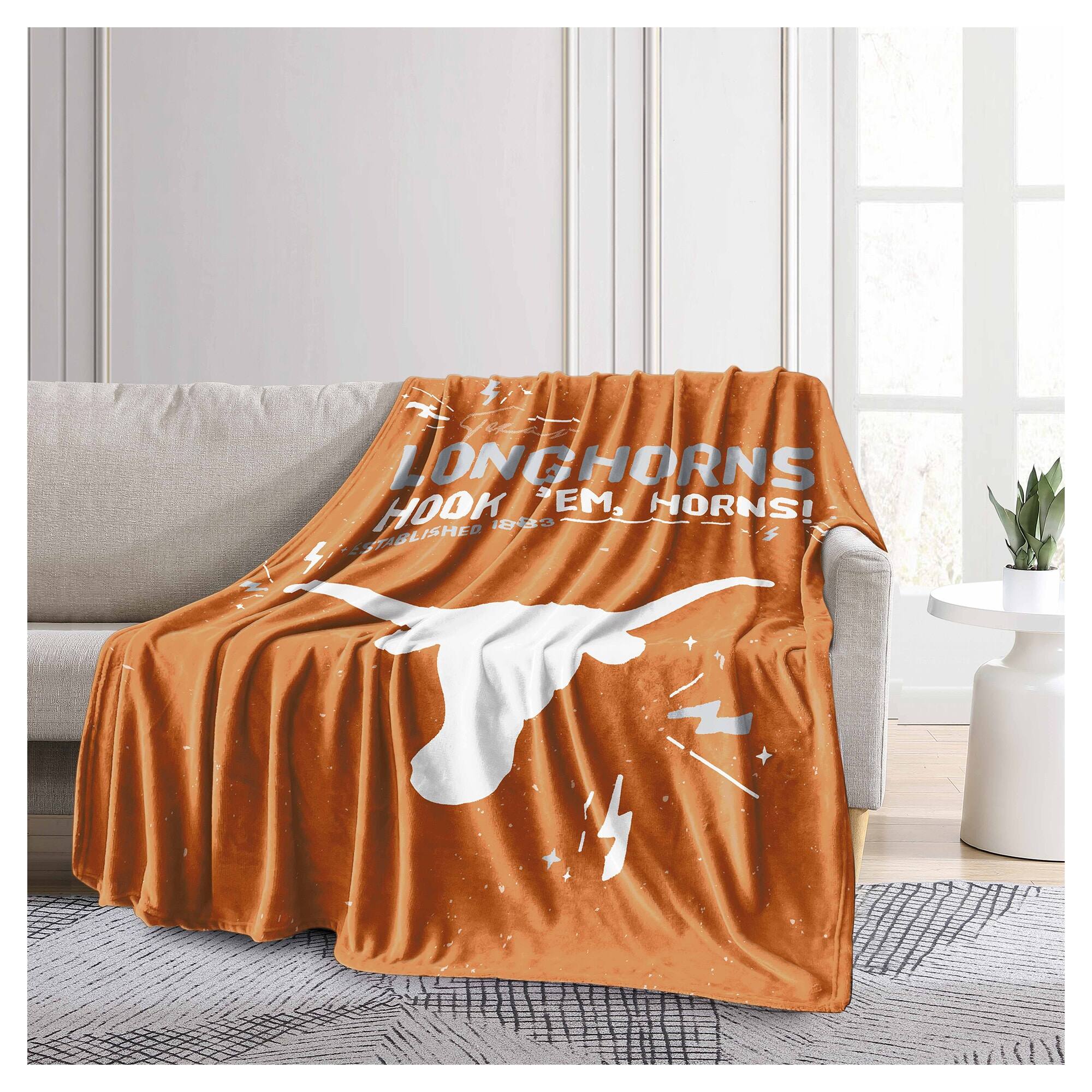 LONGHORNS  
HOOK 'EM, HORNS!  
ESTABLISHED 1883