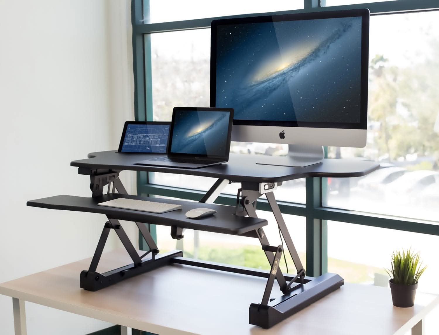 Angle. Mount-It! - Electric Standing Desk Converter with Large Work Surface & USB Port for Smooth Height Adjustment - Black.