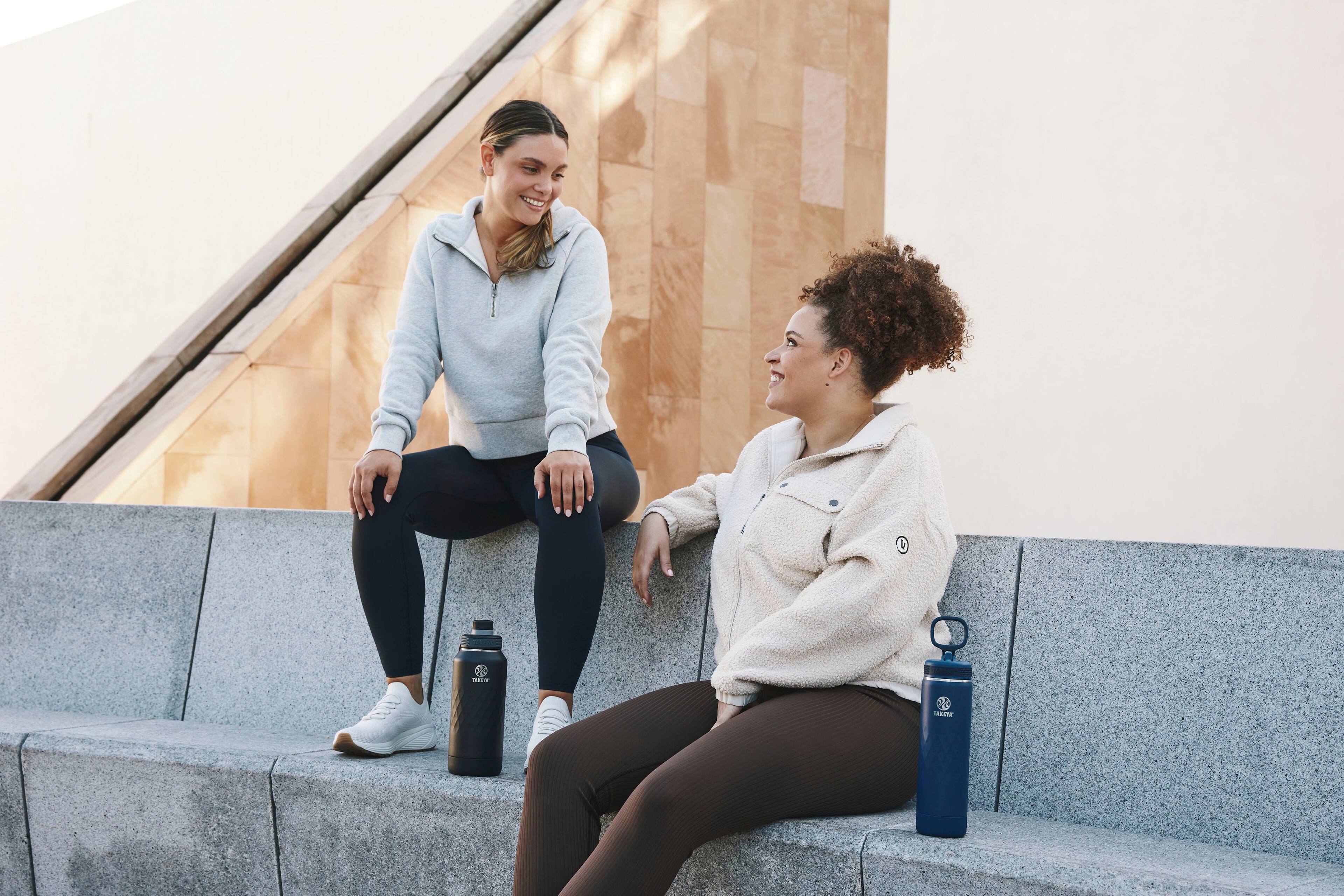 Alt View 2. Takeya - Sport 32-oz. Leakproof Water Bottle with Spout Lid - Obsidian.