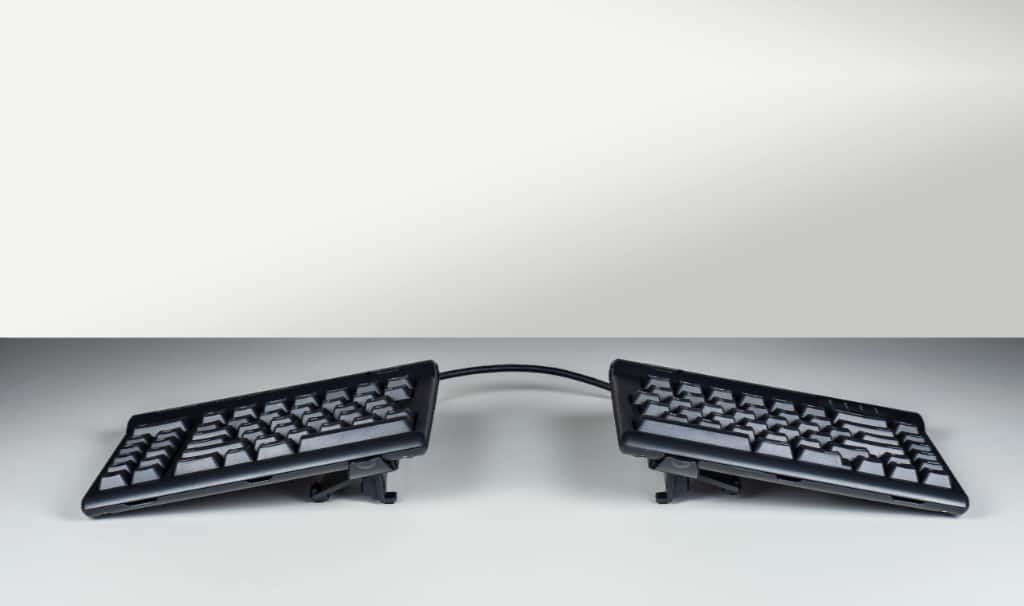 KINESIS - Freestyle2 Split Ergonomic Keyboard for Mac with Pre Installed V3 Kit - Black