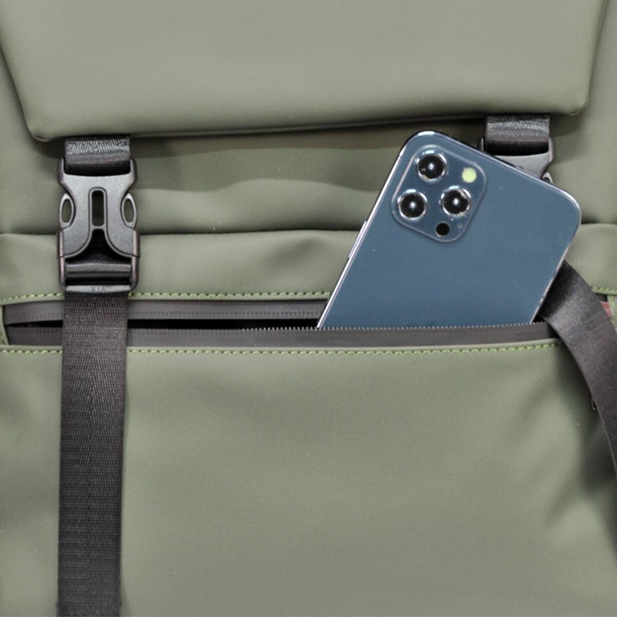 Alt View 1. RadioShack - RadioShack Waterproof 15.6" Laptop backpack 2607112 - Grey.