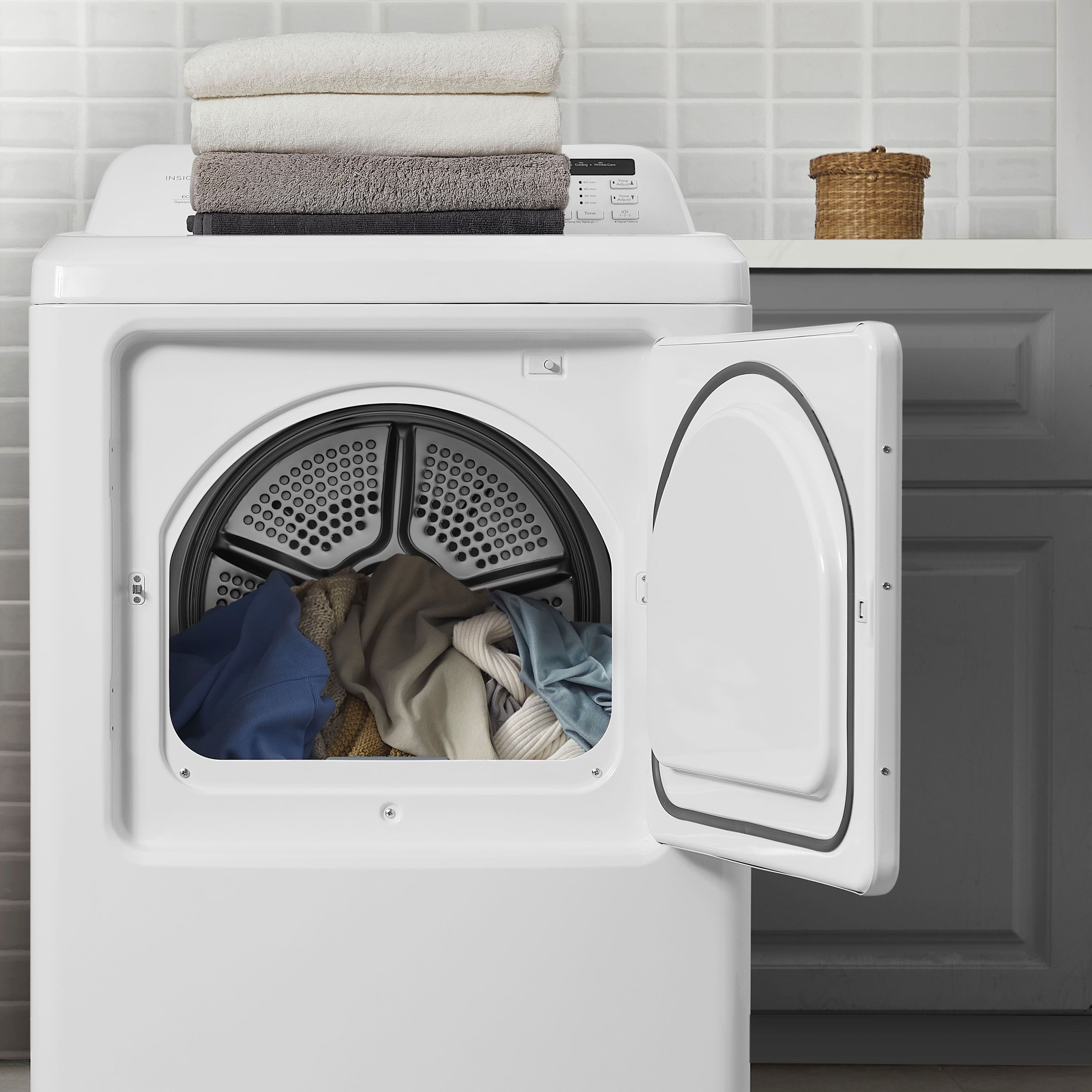 Alt View 6. Insignia™ - 7 Cu. Ft. Electric Dryer with Sensor Dry - White.