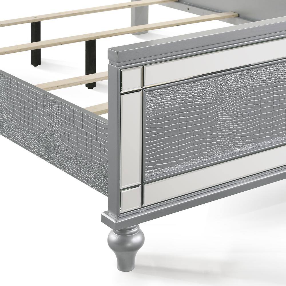 Alt View 2. New Classic Furniture - Furniture Contemporary Solid Wood 4/6 Full Bed in Silver - Silver.