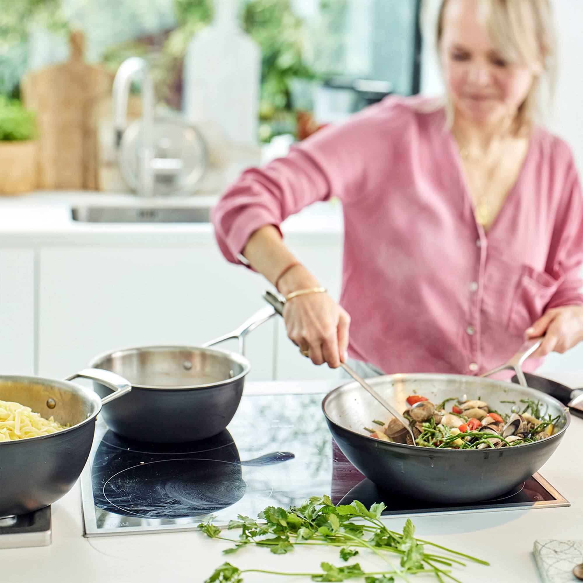 Alt View 3. Demeyere - Demeyere Black 5 Stainless Steel with Ceramic exterior coating 3.2-qt Wok - Black.