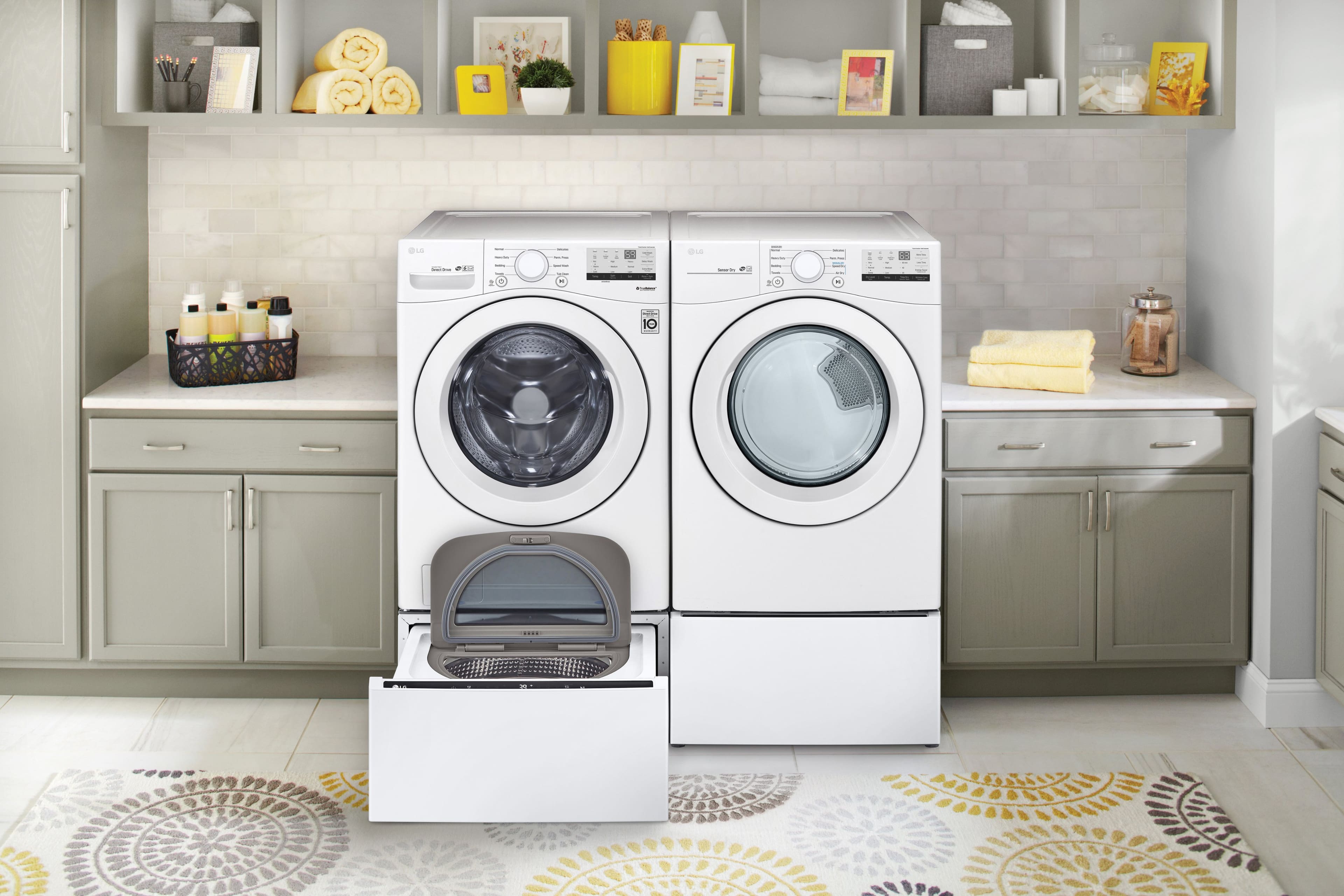 The text on the image is not in a coherent format, so it is not possible to group and correct it.