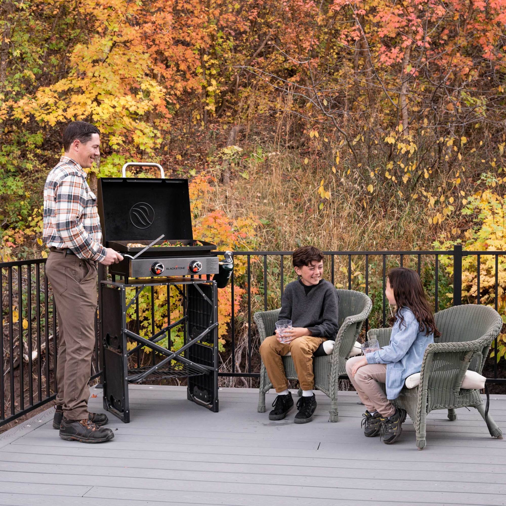 Alt View 16. Blackstone - Original 22-in. Countertop Outdoor Griddle with Hood and Omnivore Plate - Black.