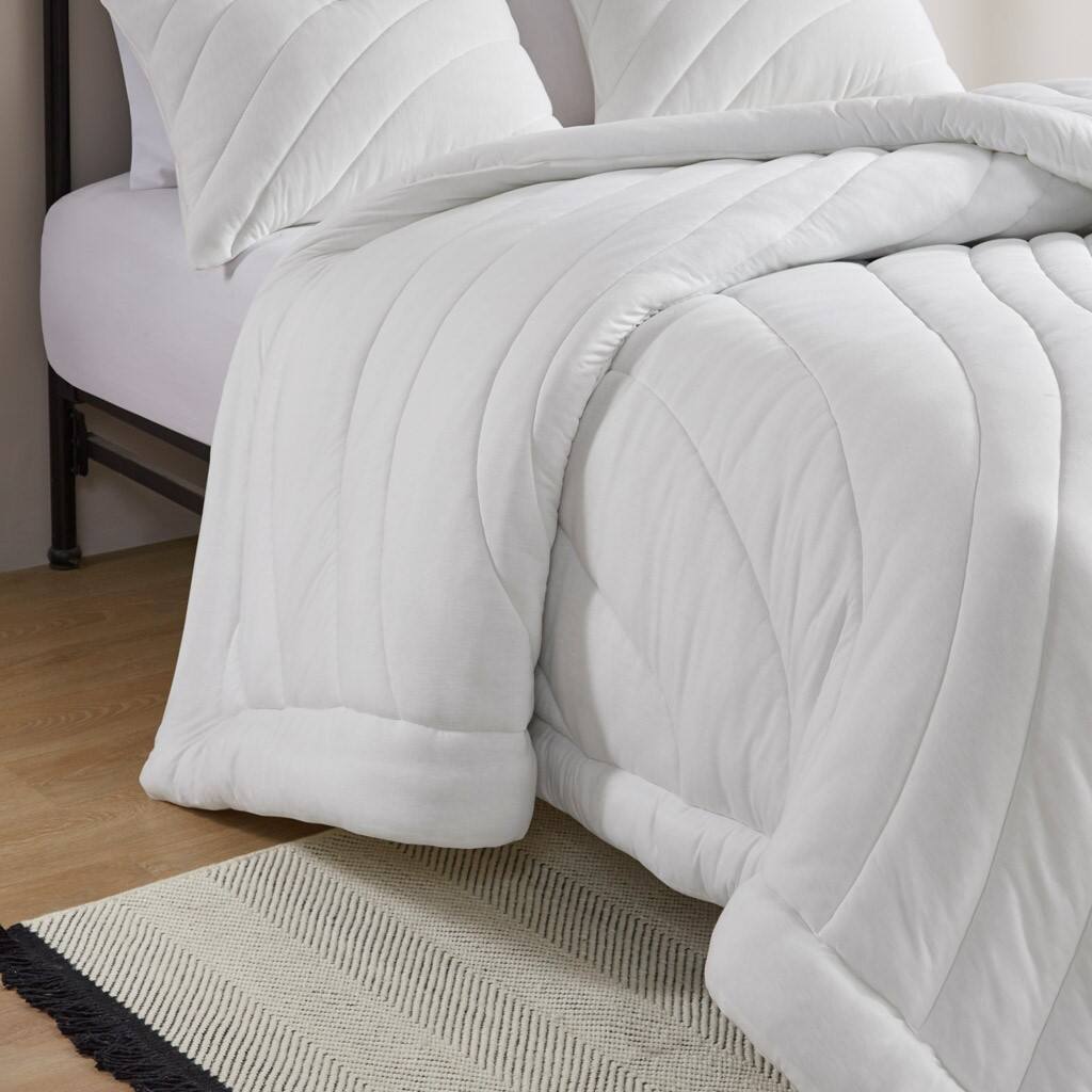 Alt View 1. Gracie Mills - Gracie Mills Elena Poly Jersey Puffy Comforter Set - White.