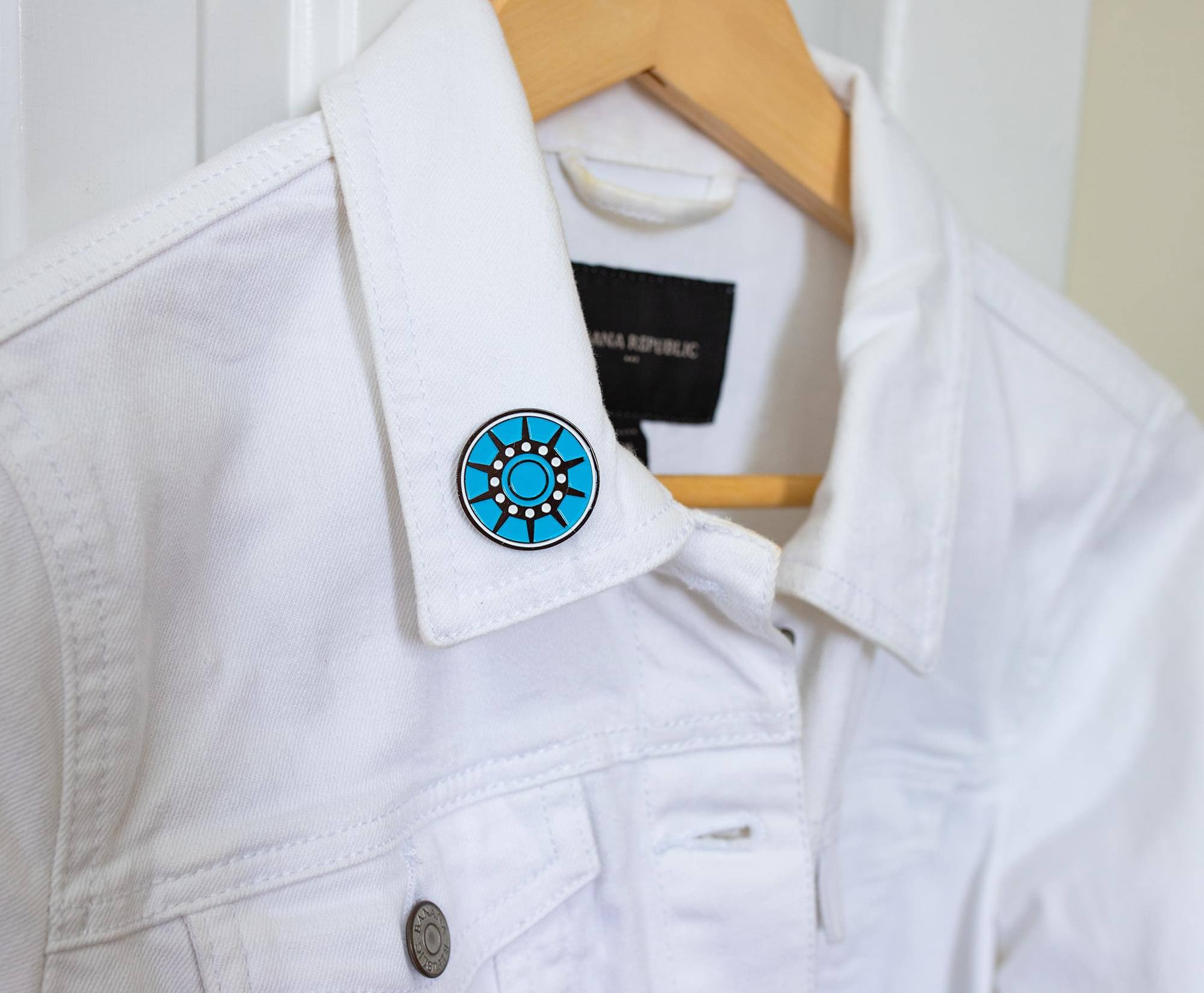 The text on the image should be grouped and corrected as follows:

- "ANA REPUBLIC"
- "KCM SR"