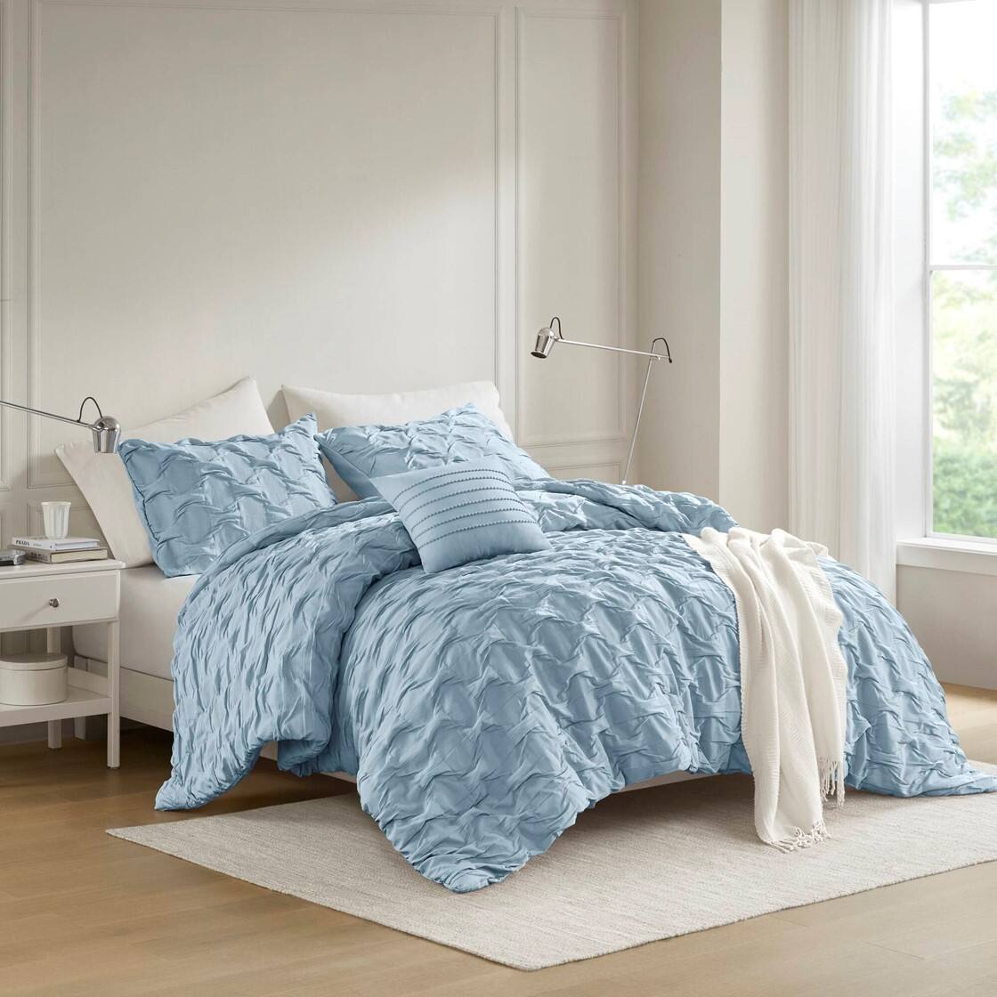 Alt View 1. Gracie Mills - Gracie Mills Blanca Comforter Set - Blue.
