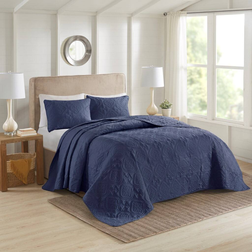 Alt View 1. Gracie Mills - Gracie Mills McCormick 3 Piece Reversible Bedspread Set - Navy.