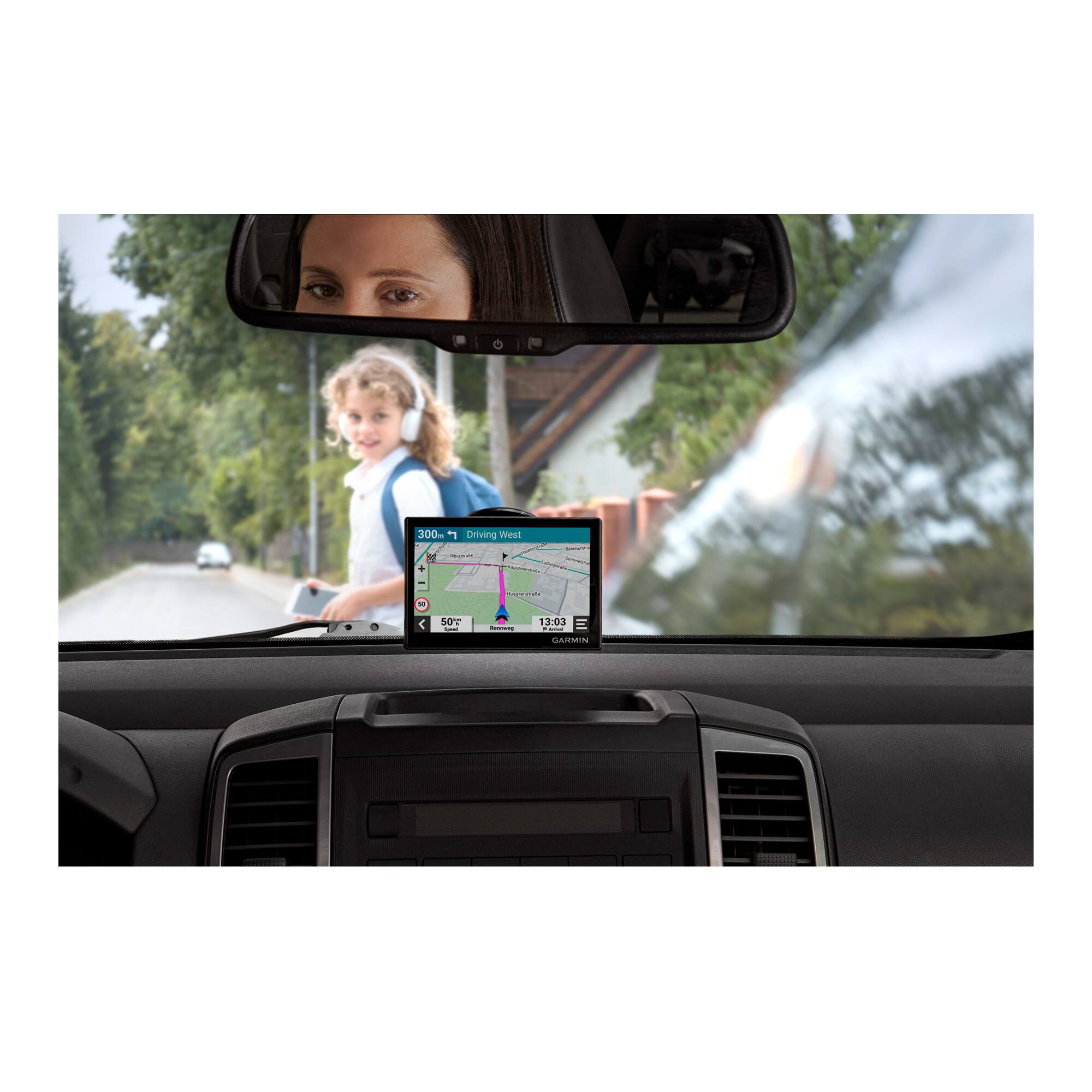 300m  
Driving West  
50°  
13:03  
GARMIN